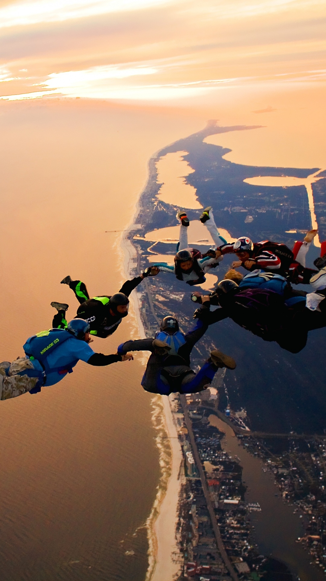 Обои прыжки с парашютом на закате, парашютный спорт, парашют, экстремальный вид спорта, воздушные виды спорта в разрешении 1080x1920