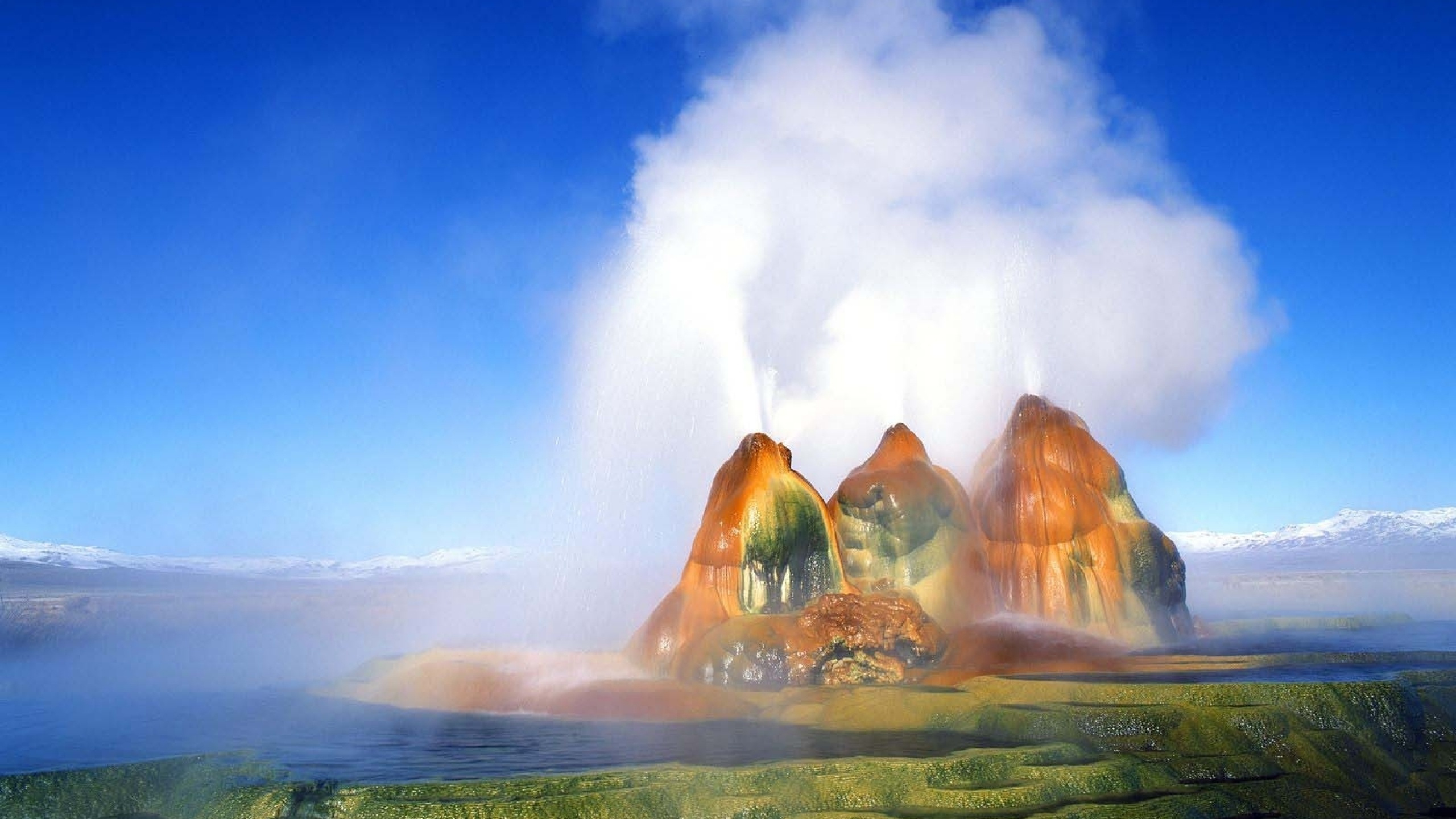 Обои черный рок пустыни, природа, Гейзер, пейзаж, достопримечательность в разрешении 2560x1440