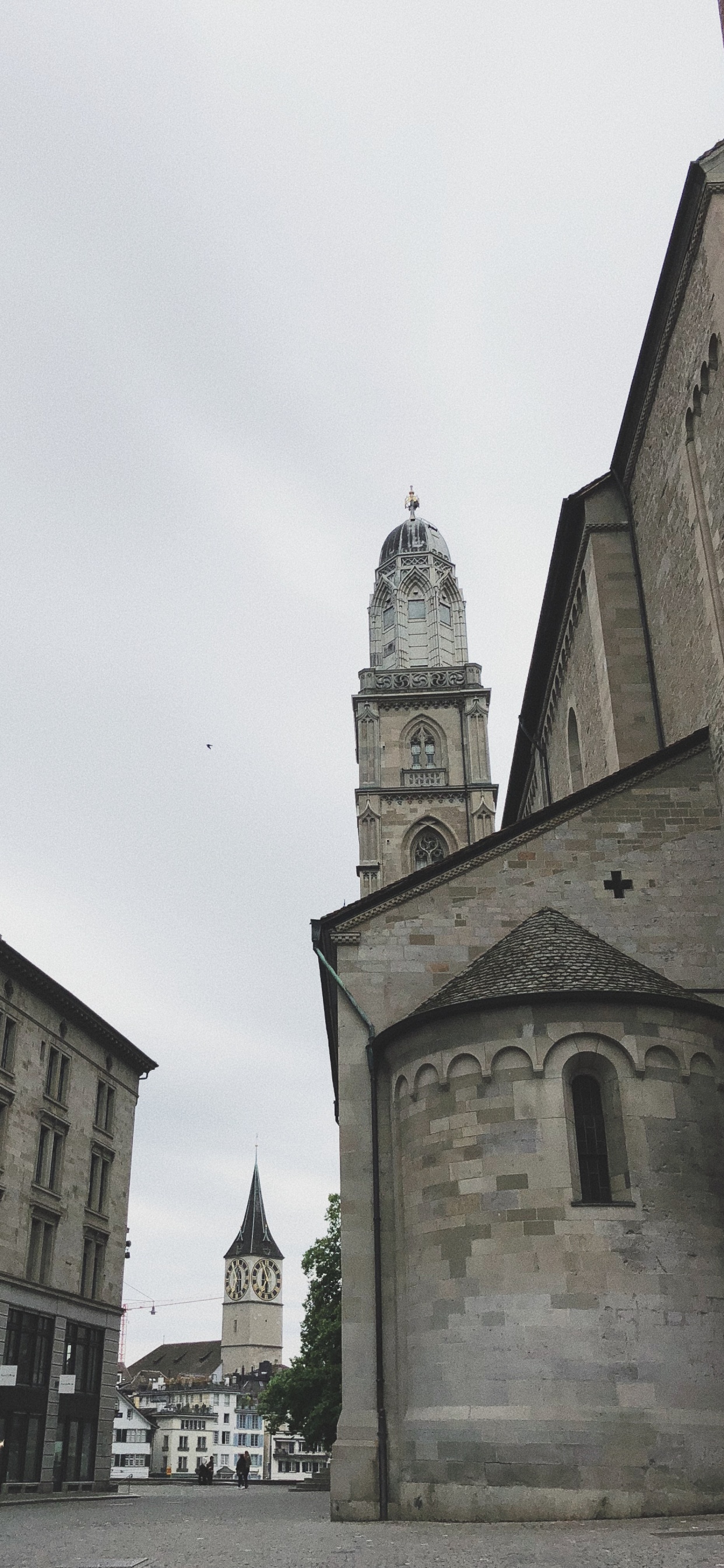 Обои Grossmnster, окно, архитектура, городок, фасад в разрешении 1242x2688