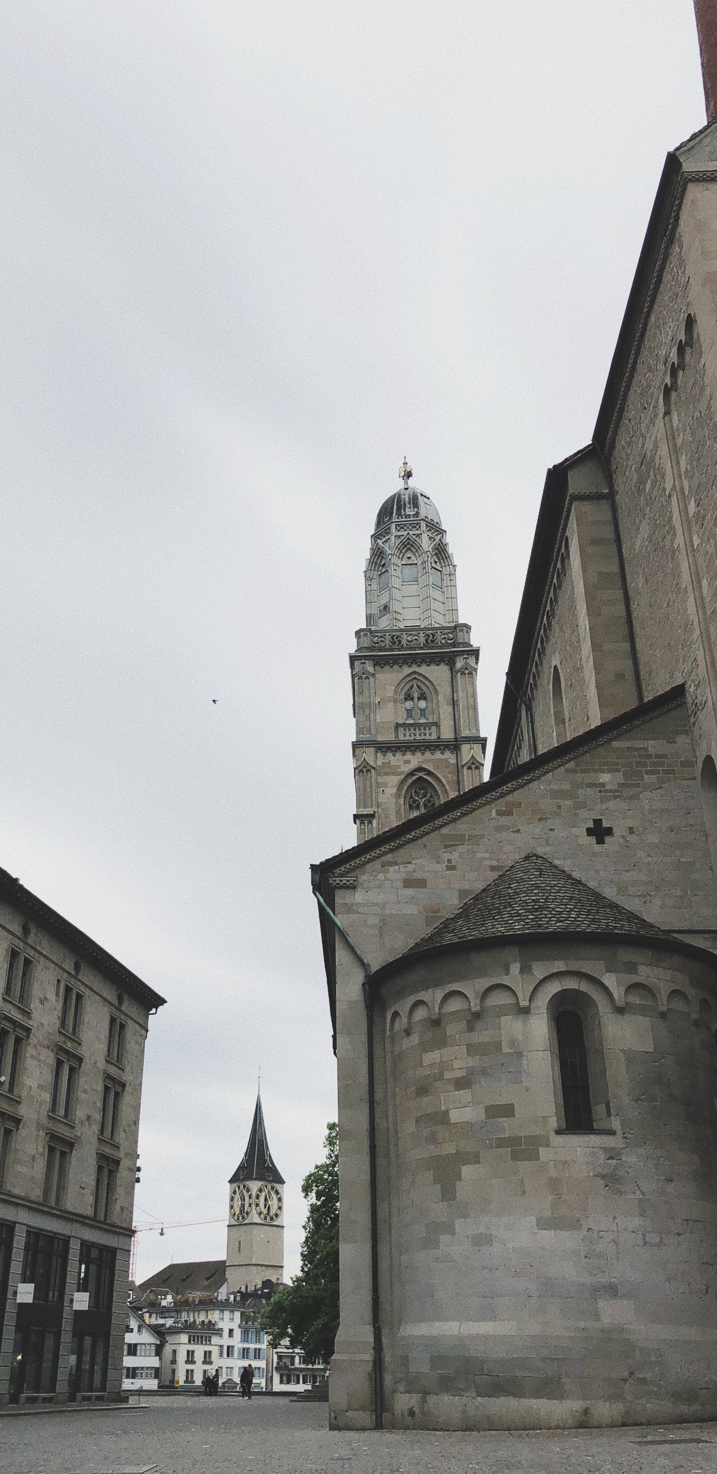 Обои Grossmnster, окно, архитектура, городок, фасад в разрешении 1440x2960