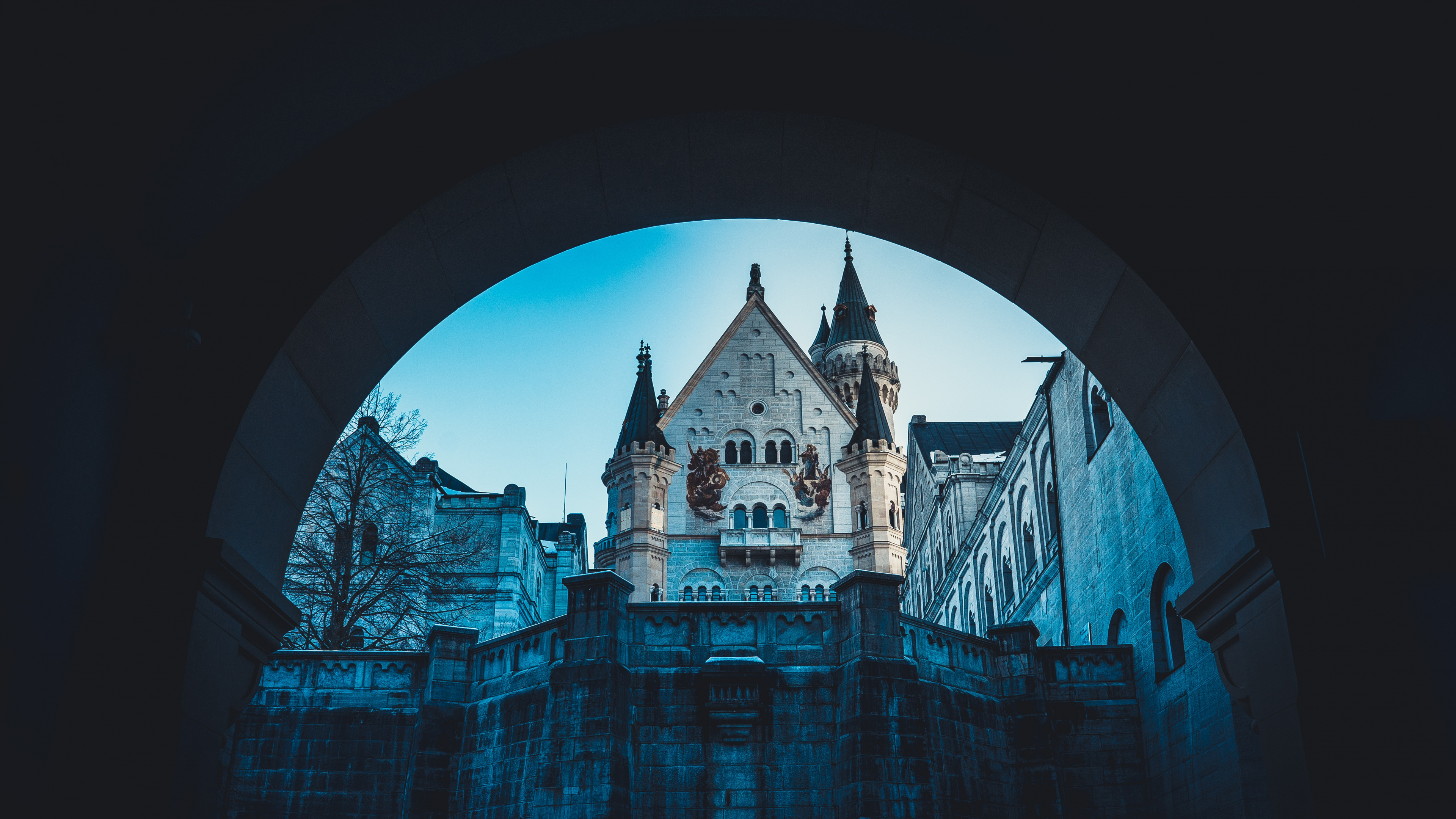 Обои замок Нойшванштайн, замок, синий, архитектура, отражение в разрешении 3840x2160