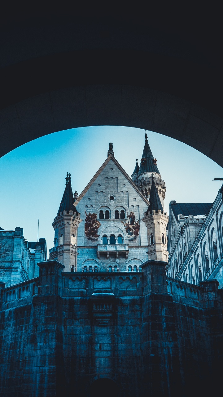 Обои замок Нойшванштайн, замок, синий, архитектура, отражение в разрешении 720x1280