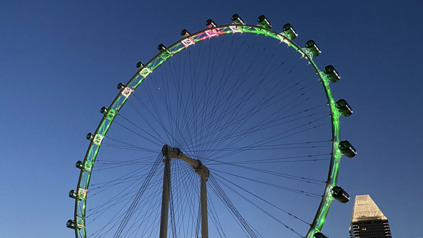 Обои достопримечательности Сингапура, колесо обозрения, природа, дневное время, метрополия в разрешении 1366x768