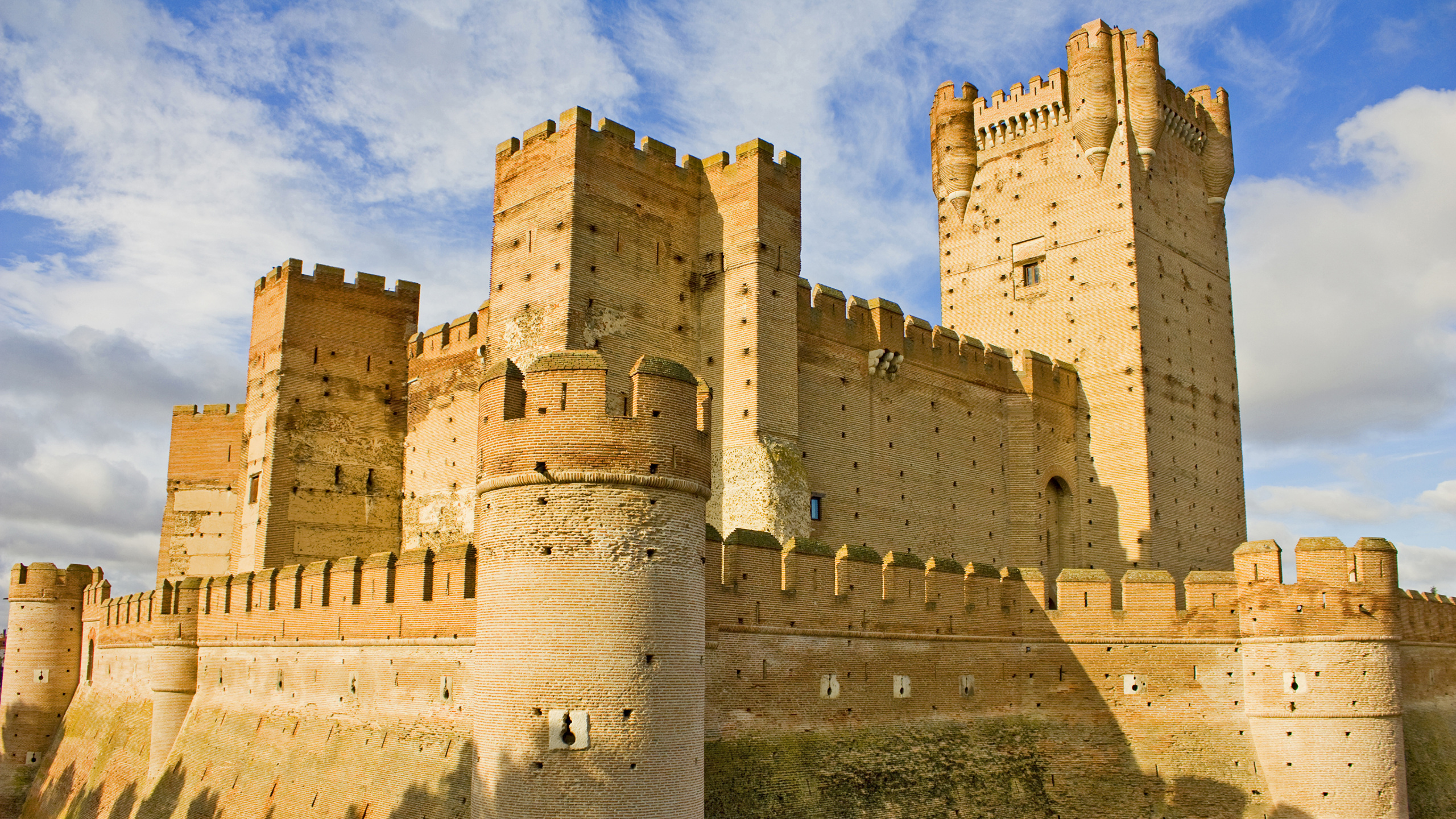 Обои Замок Ла-Мота, замок, фортификация, историческое место, ориентир в разрешении 2560x1440