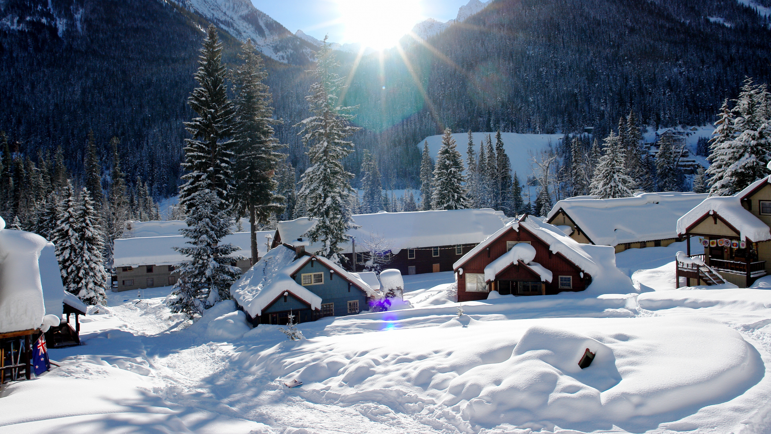 Обои Деревня Холден, горная деревня, снег, зима, гора в разрешении 2560x1440