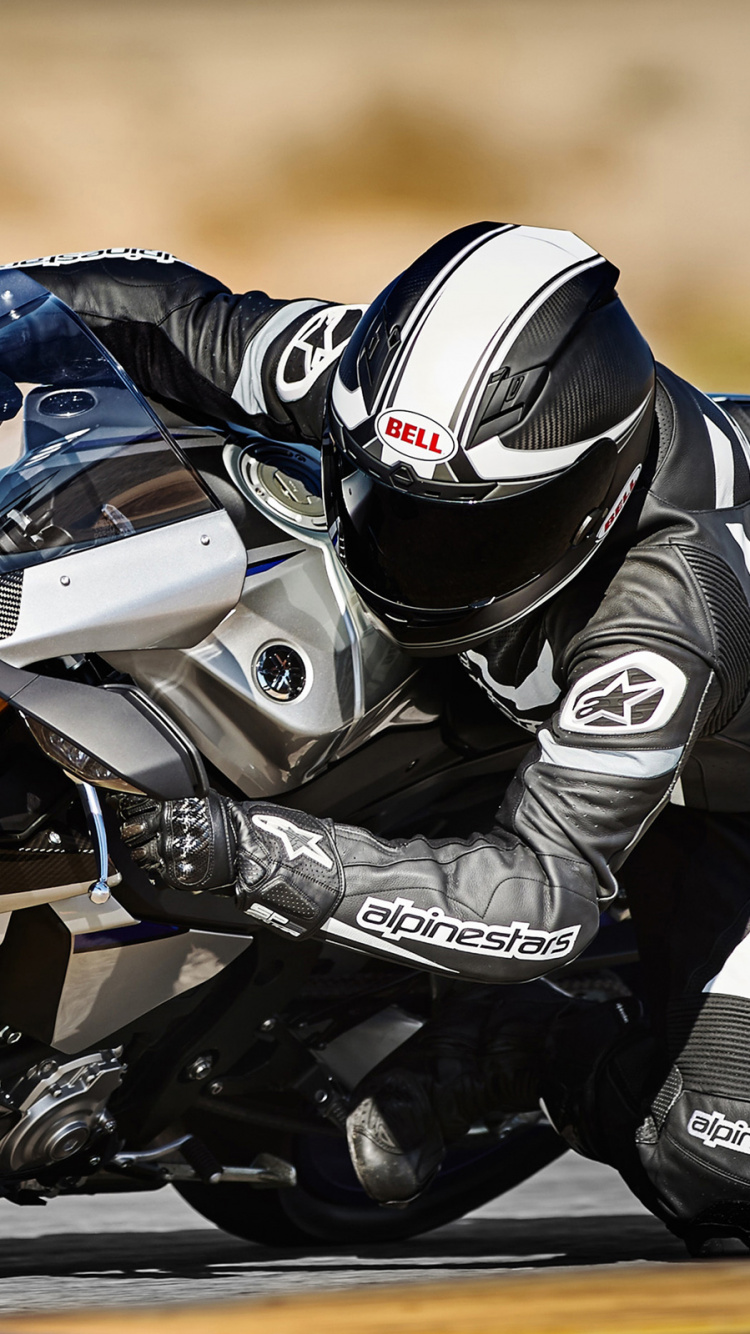 Обои Ямаха мотор Компани, мотоцикл, супербайк, мотоспорт, шлем в разрешении 750x1334