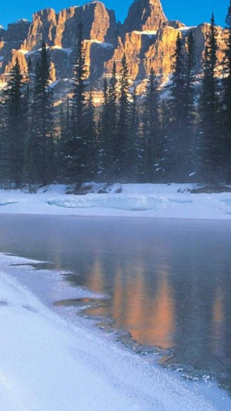 Обои замковая гора, гора, природа, снег, природный ландшафт в разрешении 750x1334