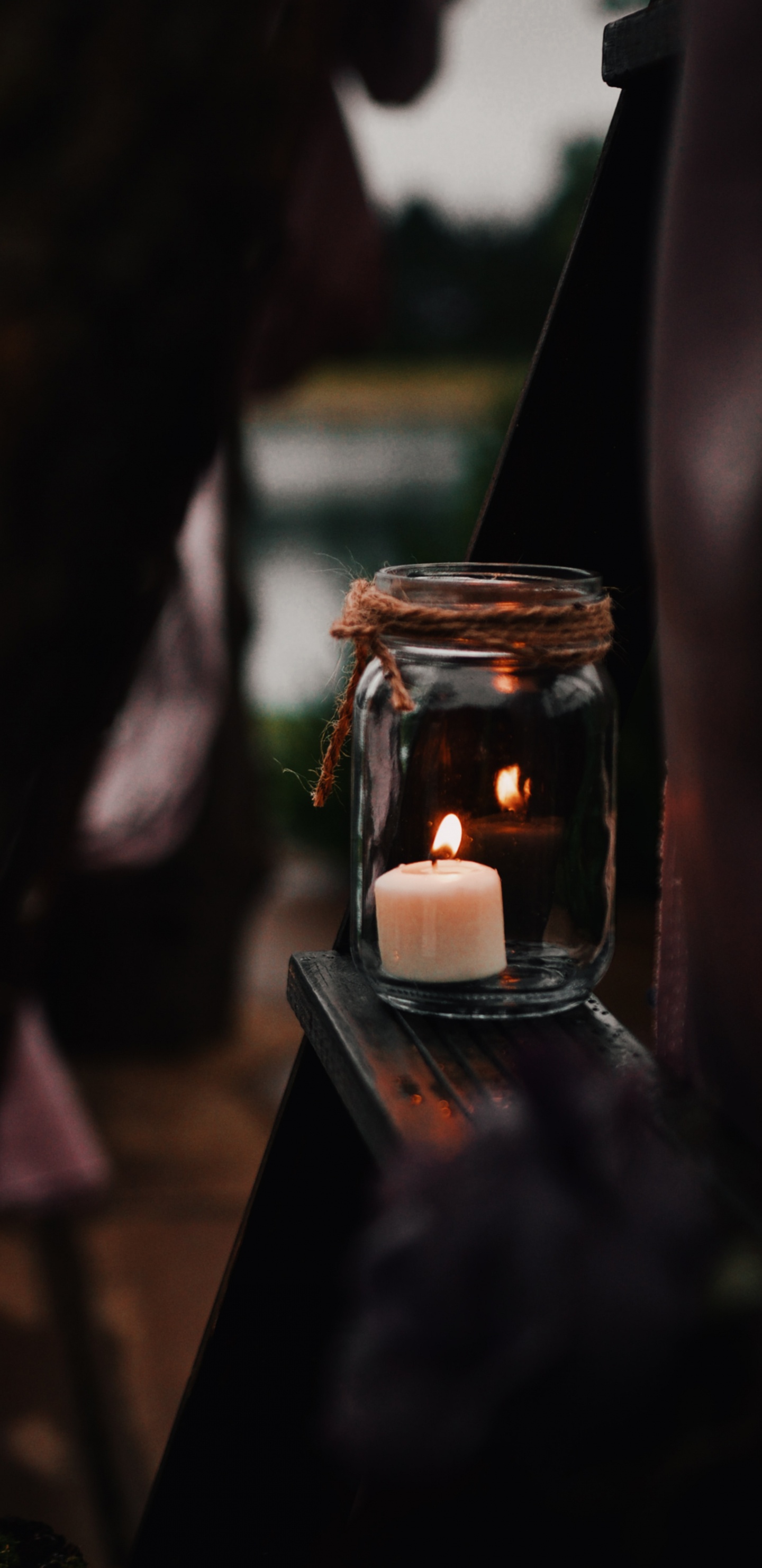 Обои темнота, свет, освещение, фонарь, комната в разрешении 1440x2960