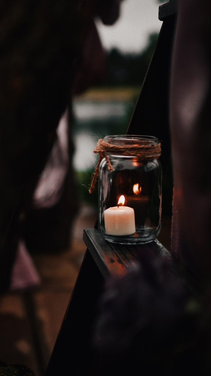 Обои темнота, свет, освещение, фонарь, комната в разрешении 720x1280