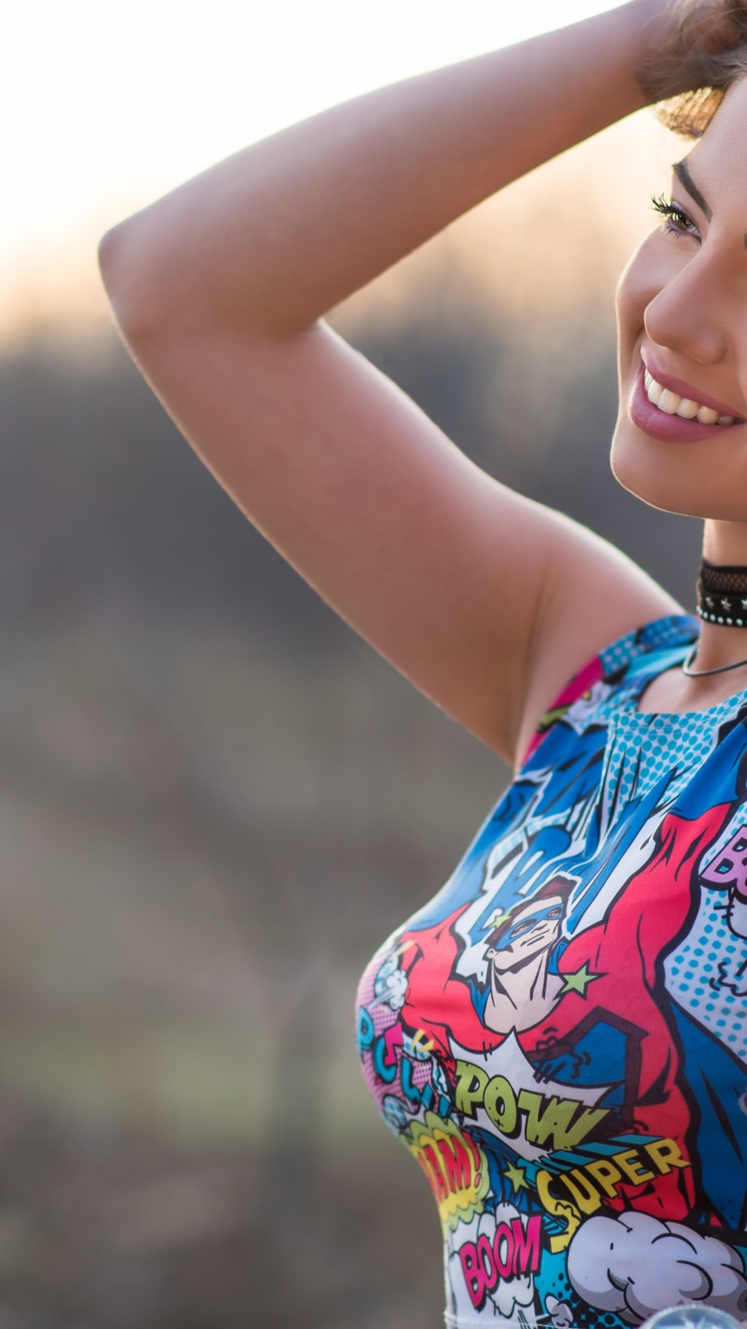 Обои Кайли дженнер, сустав, голова, губа, улыбка в разрешении 1080x1920