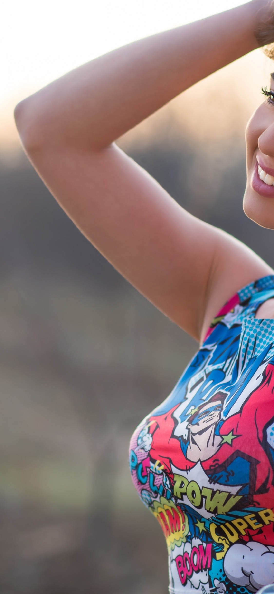 Обои Кайли дженнер, сустав, голова, губа, улыбка в разрешении 1125x2436