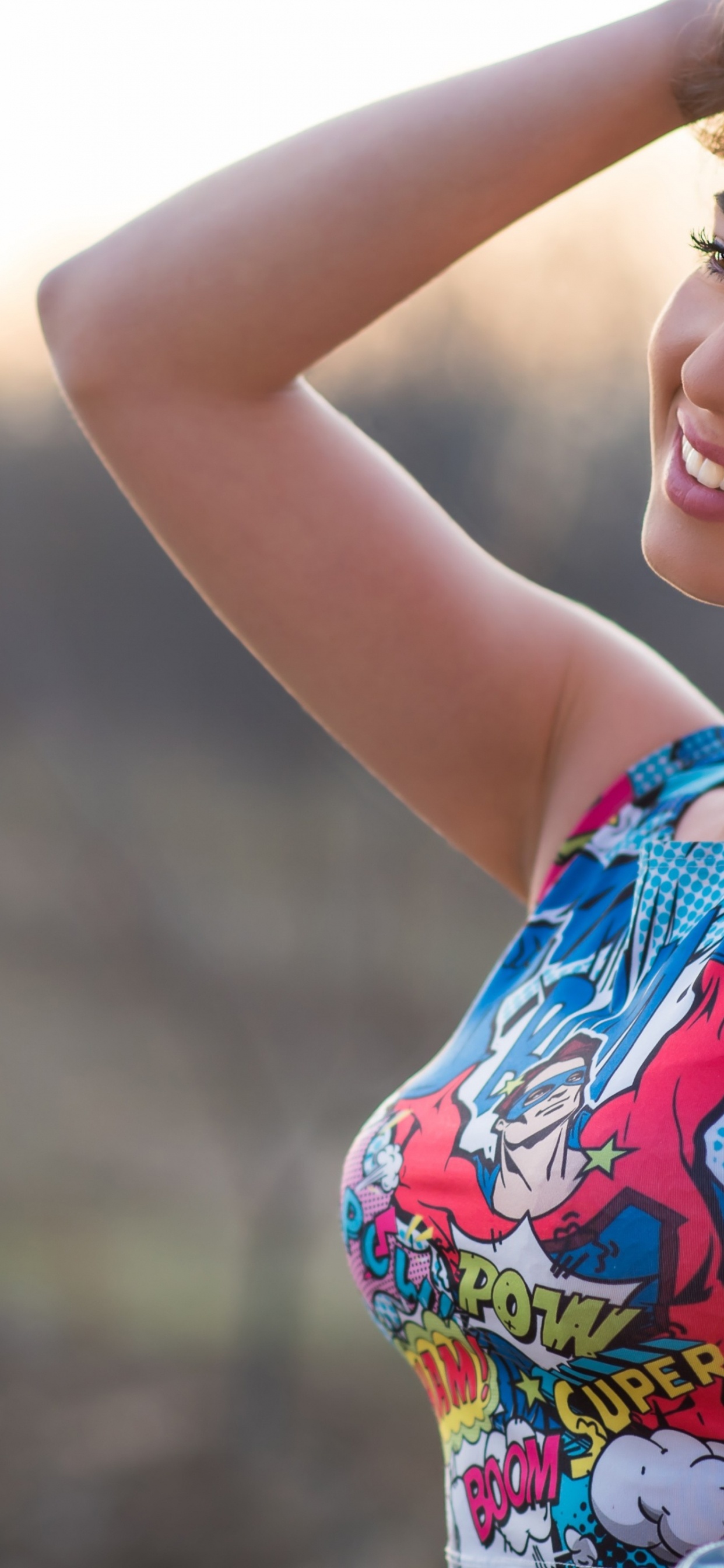 Обои Кайли дженнер, сустав, голова, губа, улыбка в разрешении 1242x2688