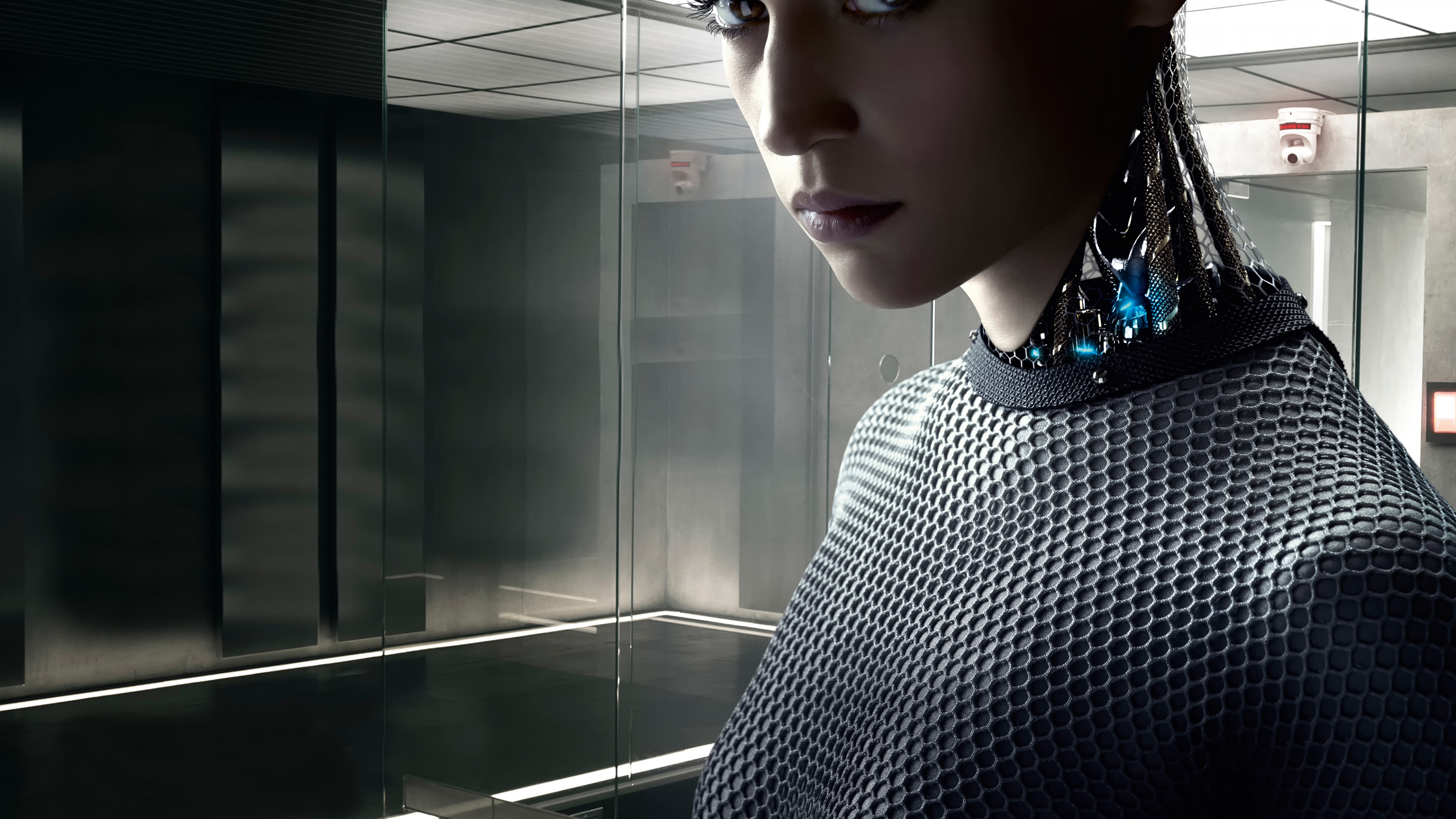 Обои стекло, освещение, тьма, робот, снимок в разрешении 3840x2160