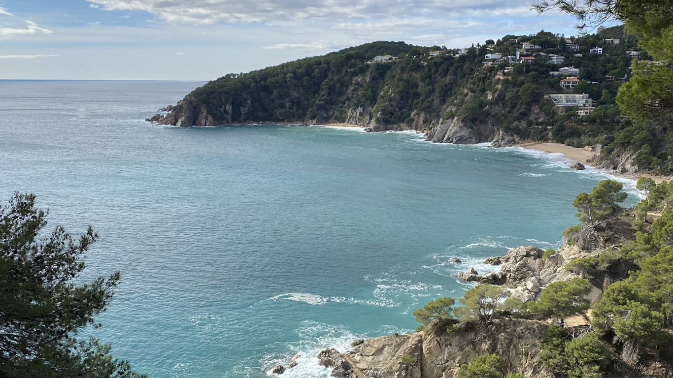 Обои побережье, водоем, дорога, природа, горный рельеф в разрешении 1366x768