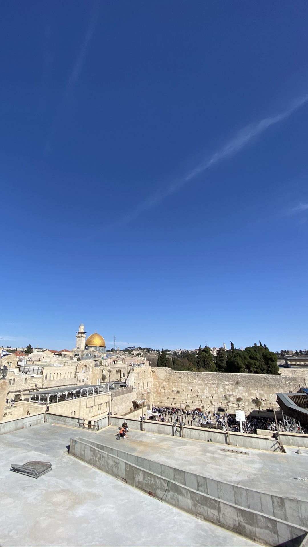 Обои археологический памятник, водоем, зима, горный рельеф, дорога в разрешении 1080x1920