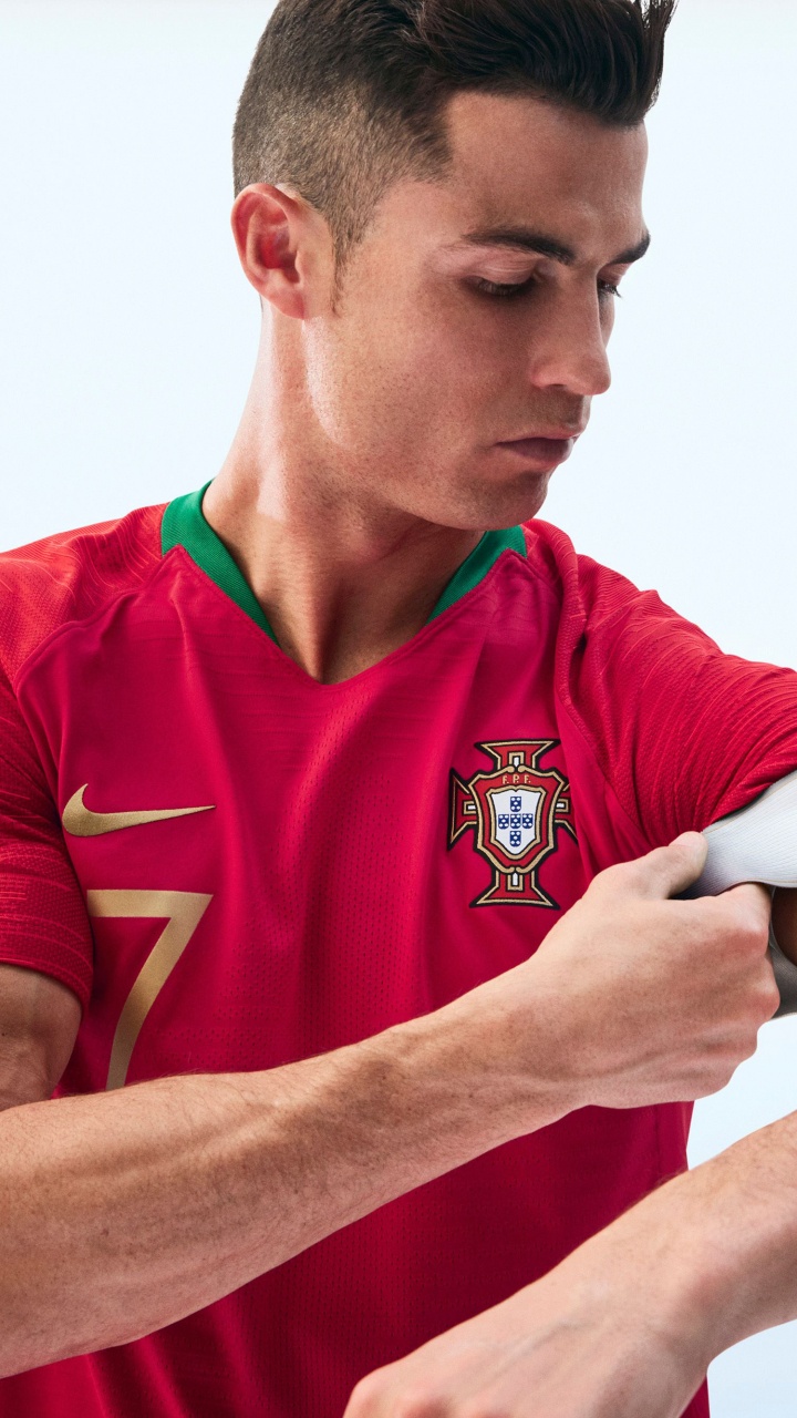 Обои Кристиано Роналдо, ЧМ 2018, Джерси, комплект, плечо в разрешении 720x1280