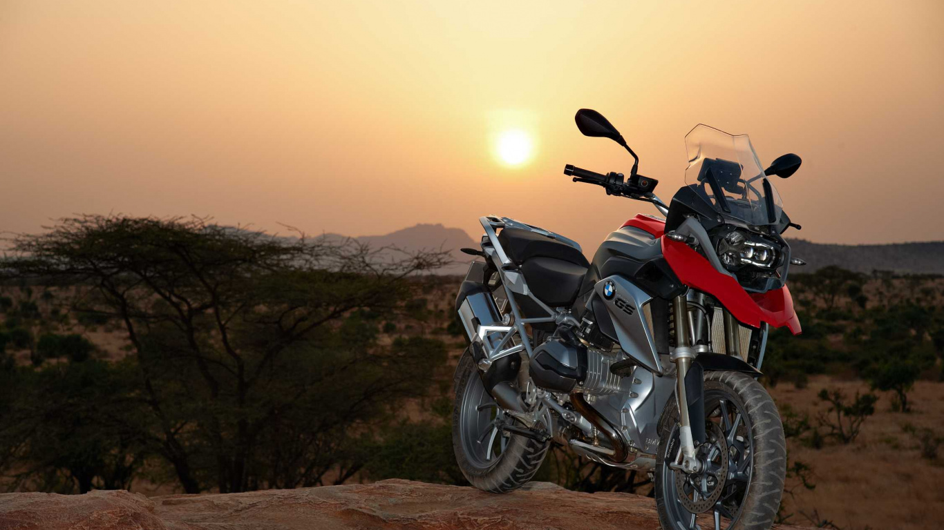 Обои мотоцикл, мотоспорт, эндуро, пейзаж, почва в разрешении 1366x768