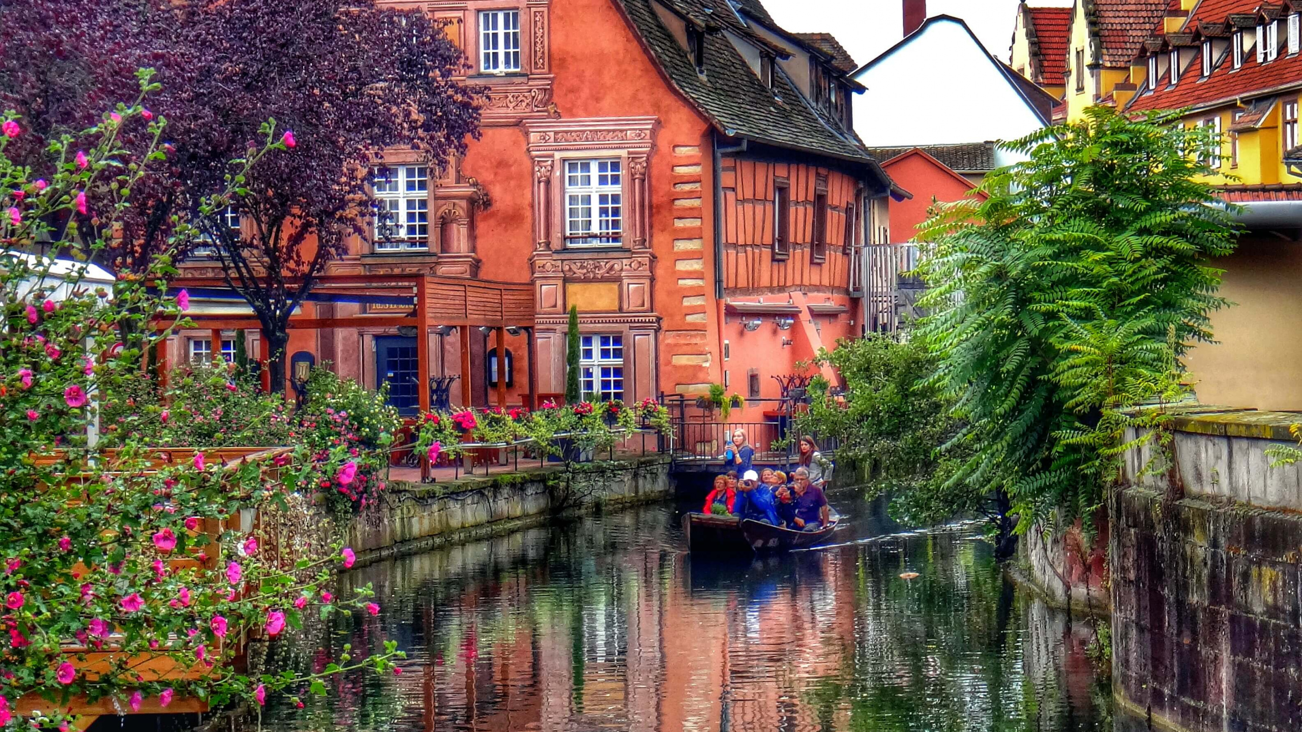 Обои Кольмар, Страсбург, город, отражение, водный путь в разрешении 2560x1440