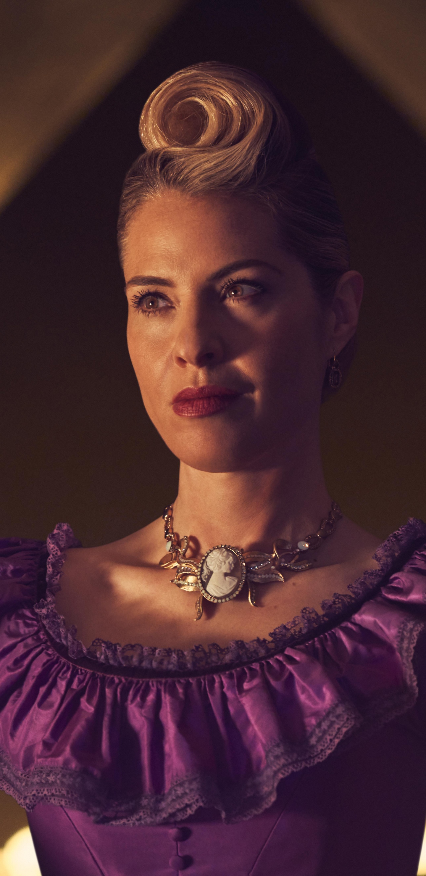 Обои Лесли Гроссман, Американская История Ужасов, пурпур, красота, фэшн в разрешении 1440x2960