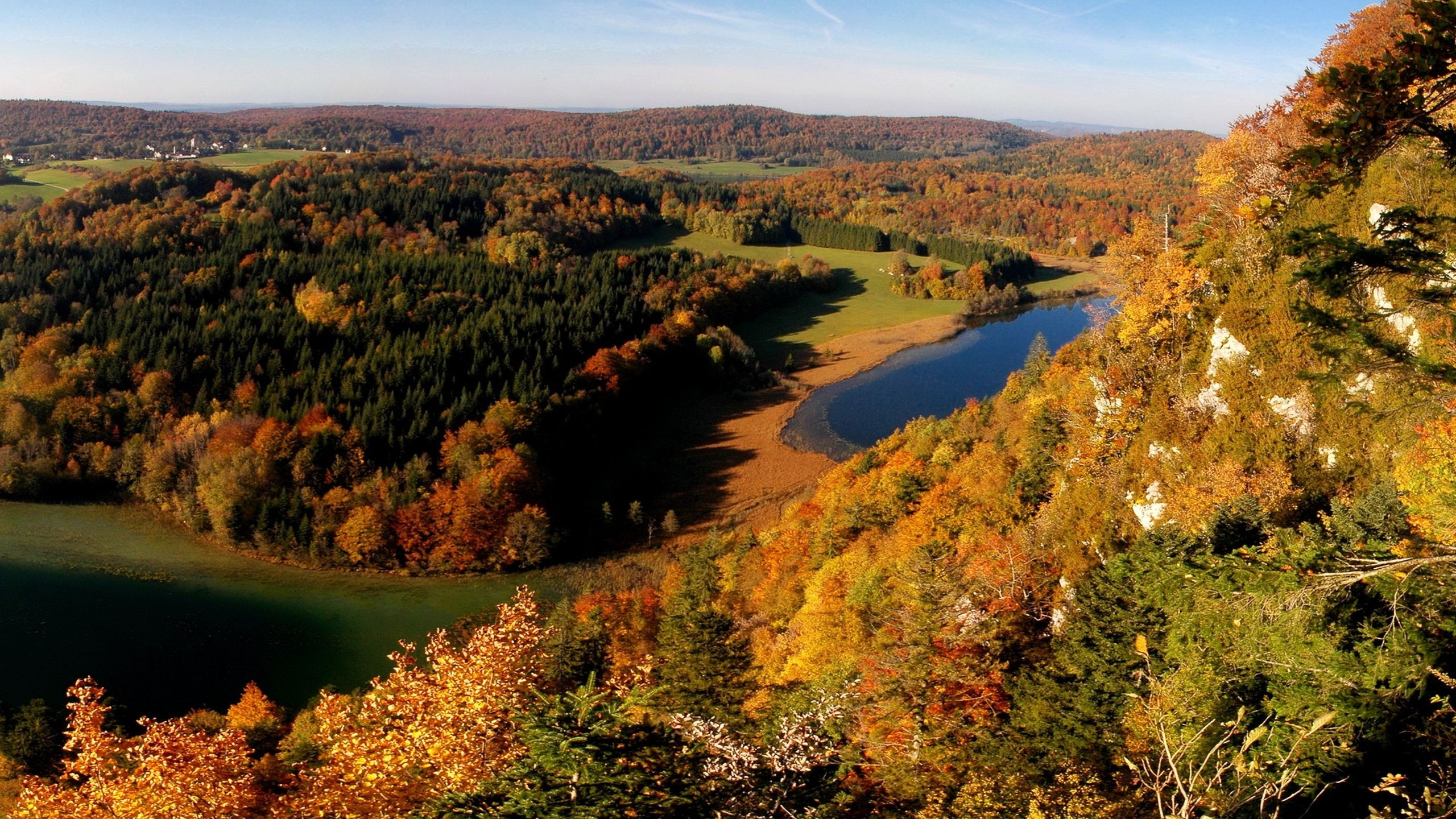 Обои природа, дикая местность, осень, река, водохранилище в разрешении 2560x1440