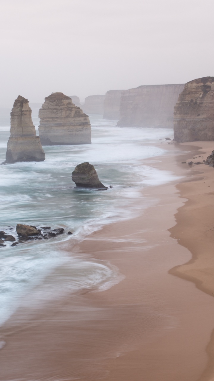 Обои водоем, море, побережье, обрыв, рок в разрешении 720x1280