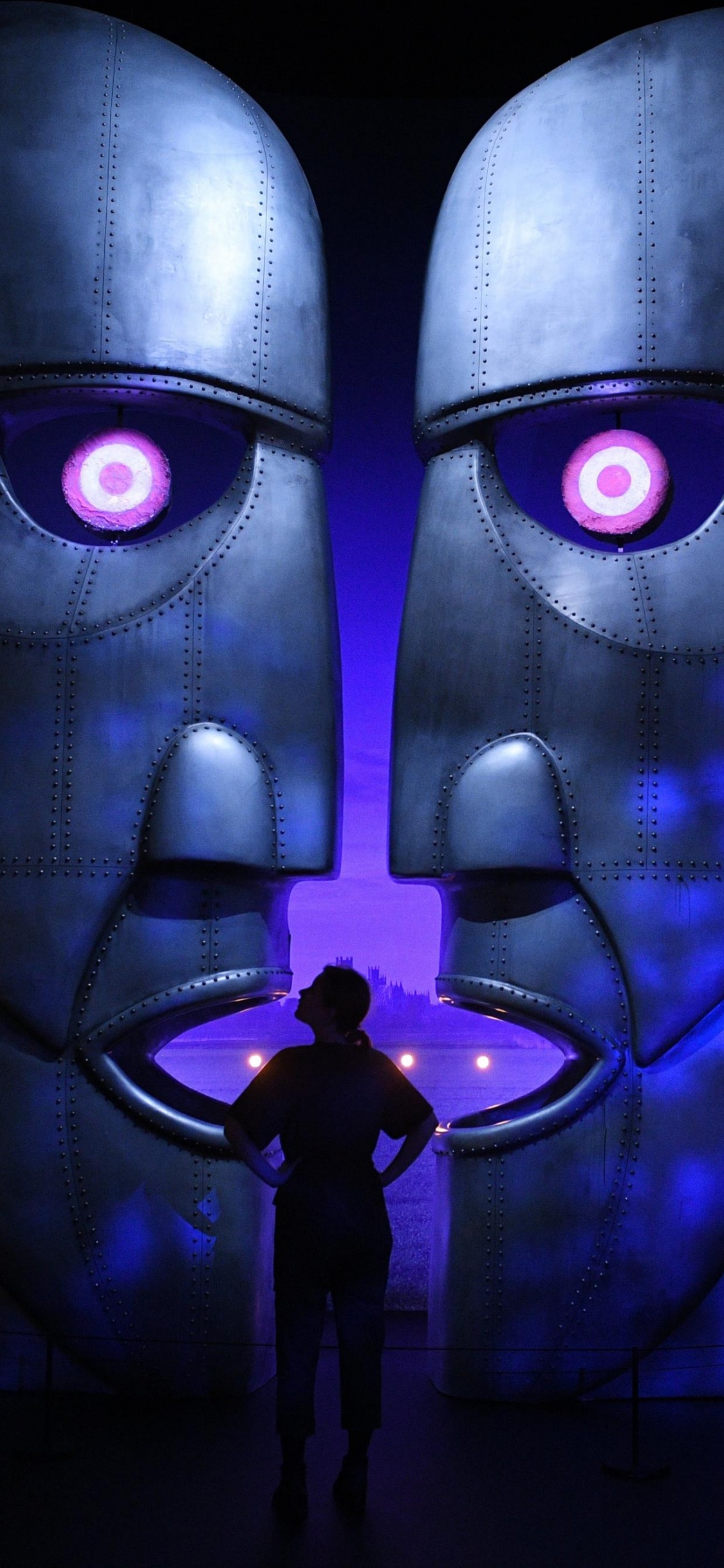 Обои Pink Floyd, Отдел Белл, пурпур, темнота, симметрия в разрешении 1125x2436