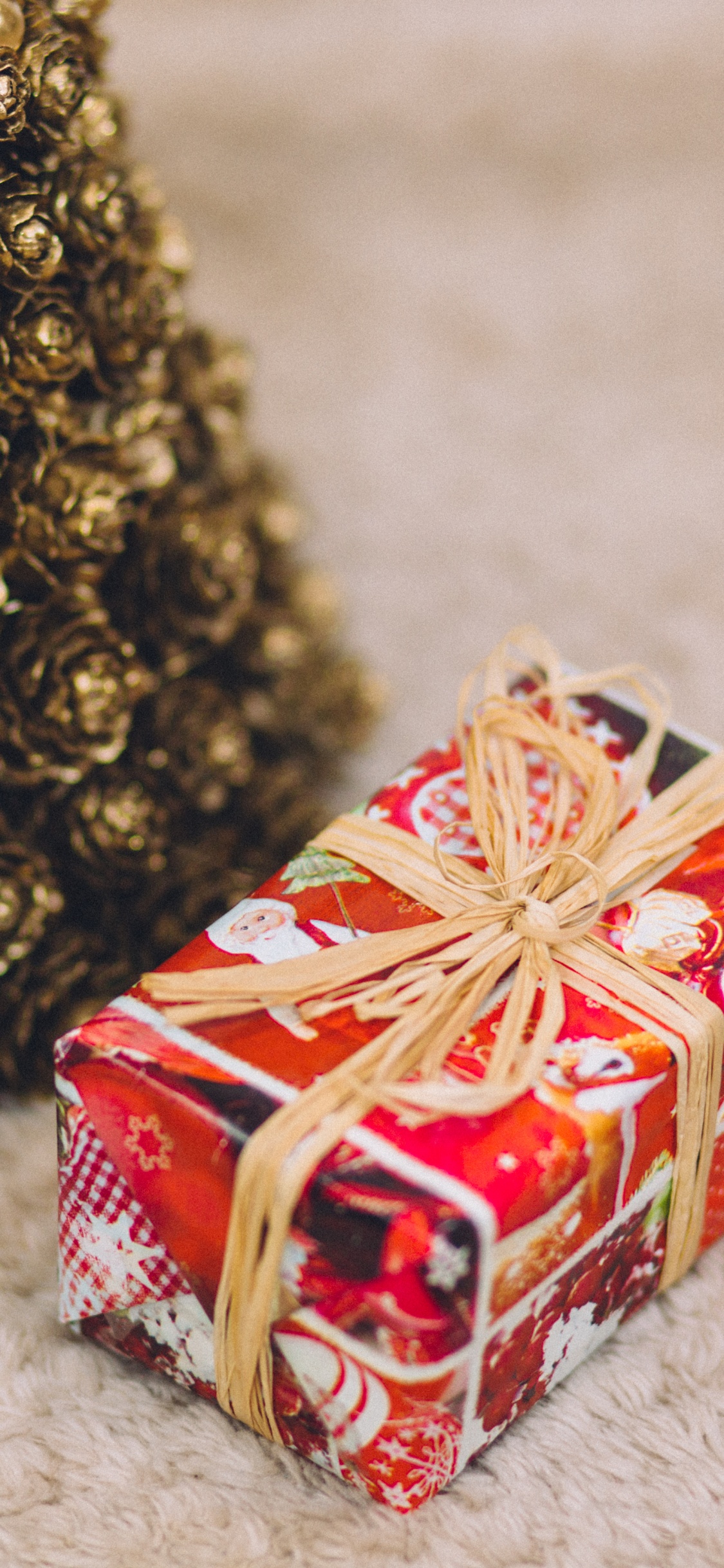 Обои Рождество и курортный сезон, Дед Мороз, Рождество, орнамент, Рождественский день в разрешении 1125x2436