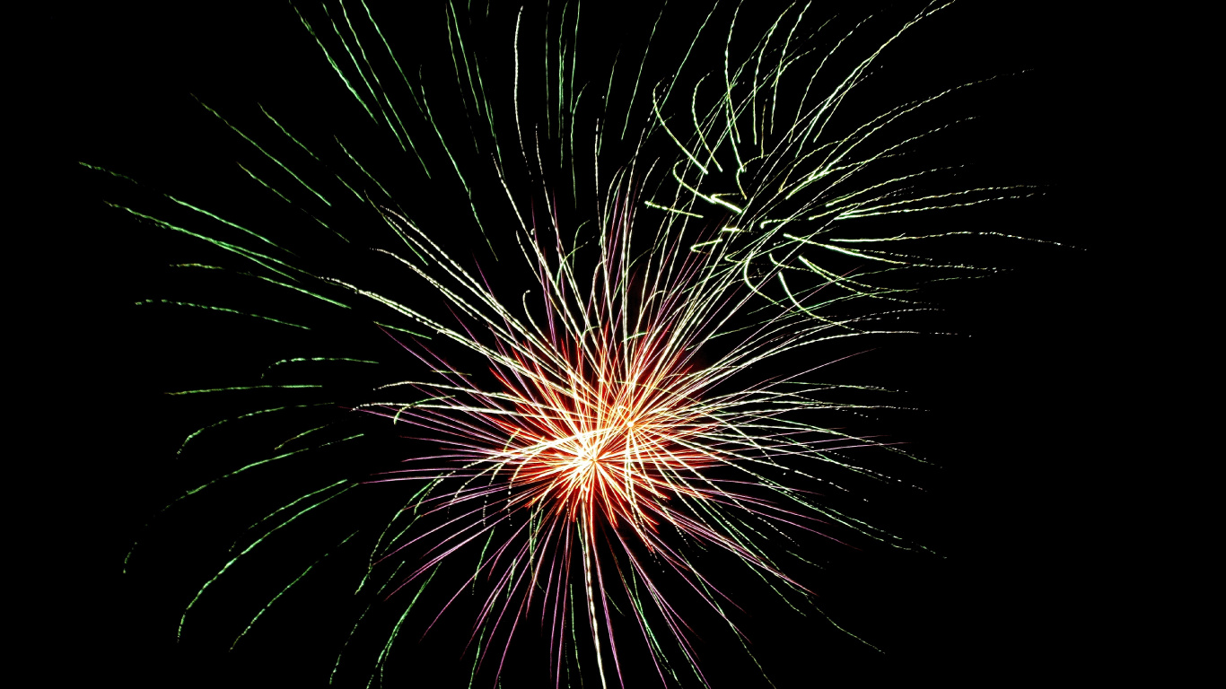 Обои салют, вечеринка, день нового года, темнота, полночь в разрешении 1366x768