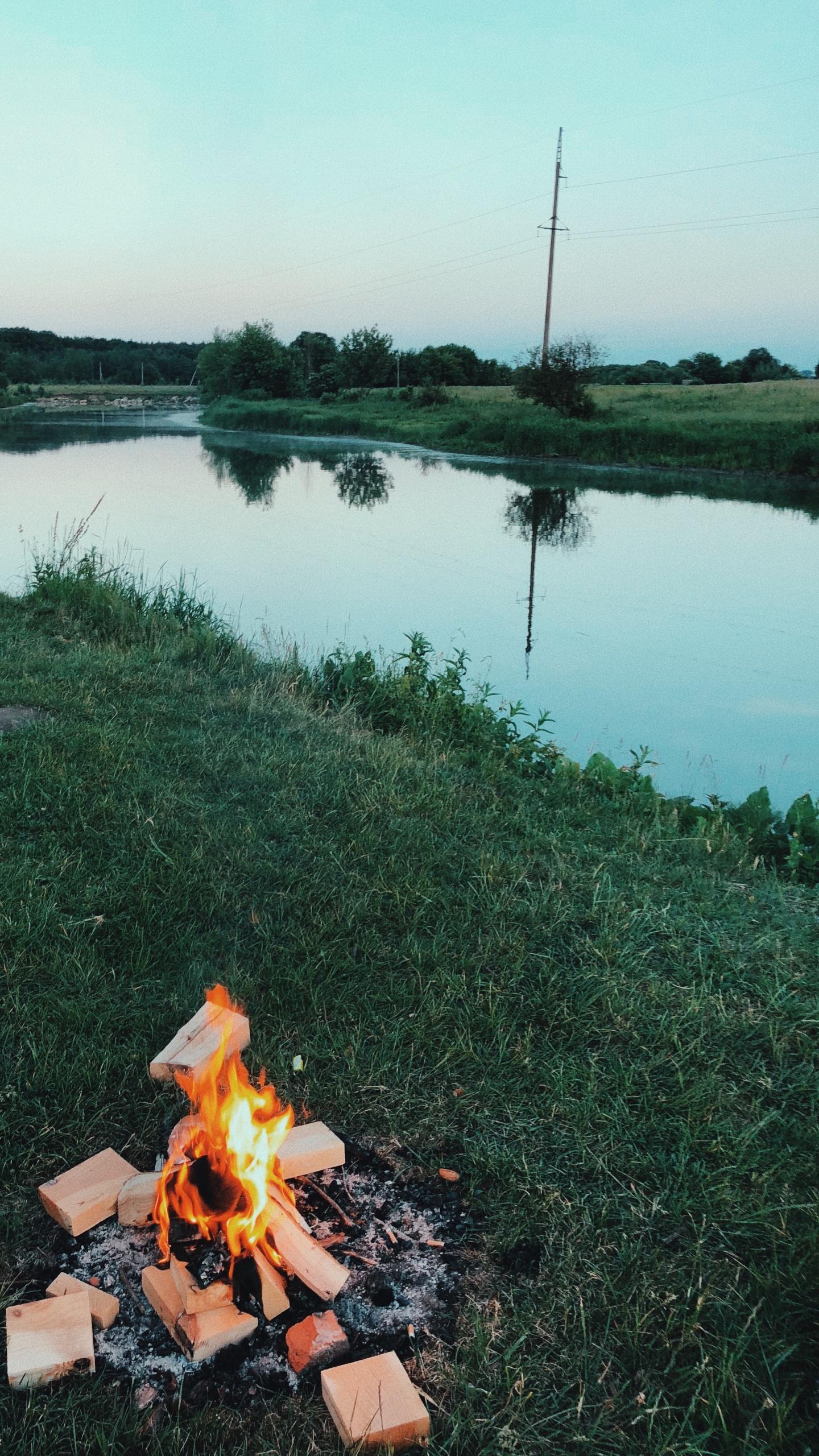 Обои отражение, гидроресурсы, вода, природа, природный ландшафт в разрешении 1440x2560