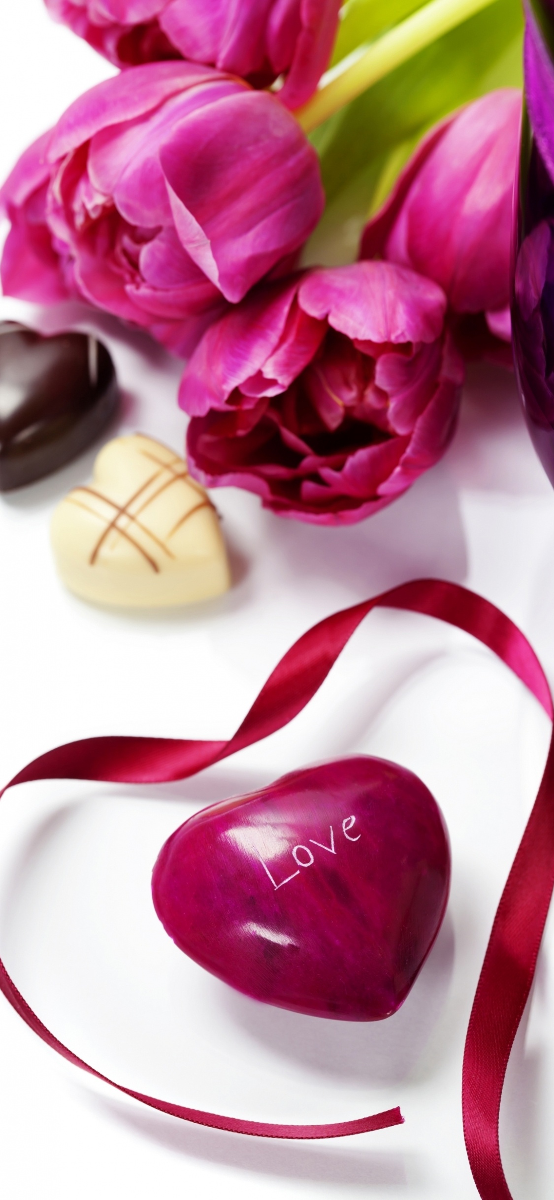 Обои серьга, чистое серебро, ножной браслет, сердце, растение в разрешении 1125x2436