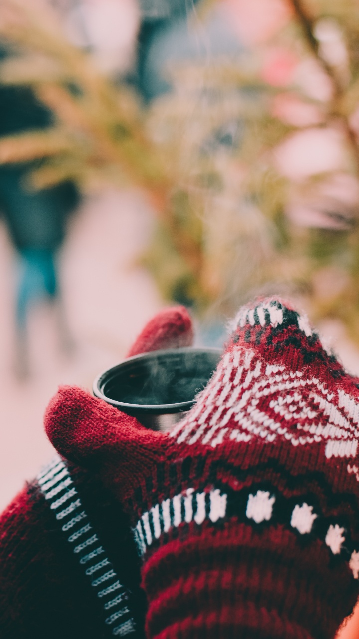 Обои вязание, красный цвет, шерсть, обувь, башмак в разрешении 720x1280