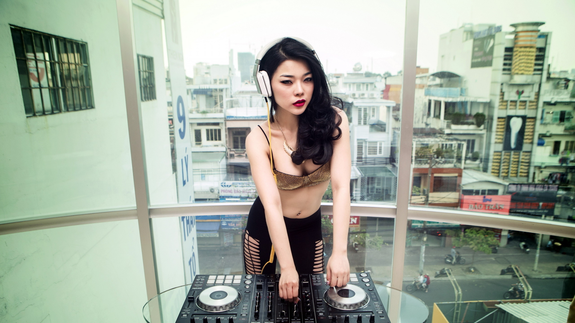 Обои ремикс, фильм, девушка, диск жокей, телевизионное шоу в разрешении 1920x1080