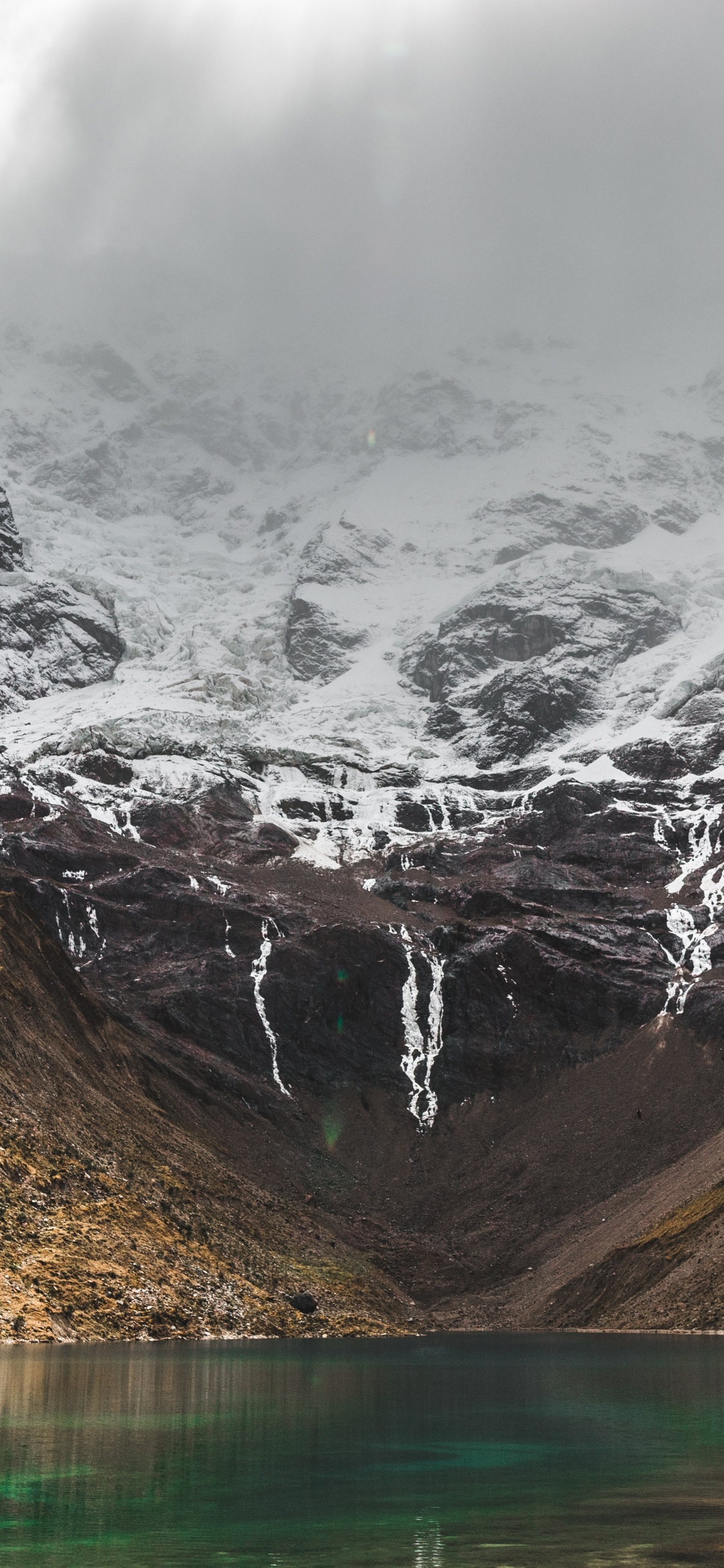 Обои горный рельеф, гора, природа, природный ландшафт, вода в разрешении 1125x2436