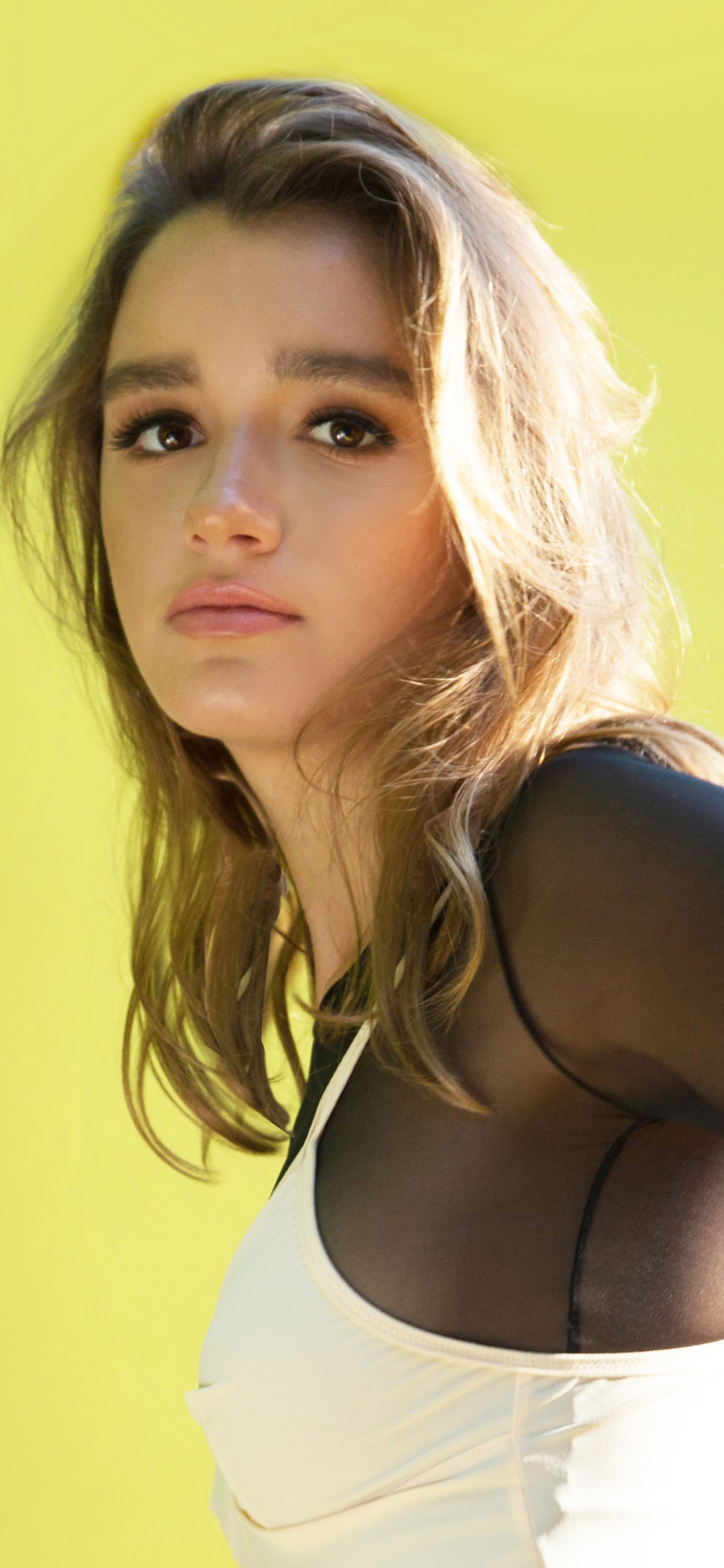 Обои Дальше Чем Самолеты Летают, Там для вас, песня, волосы, желтый в разрешении 1125x2436