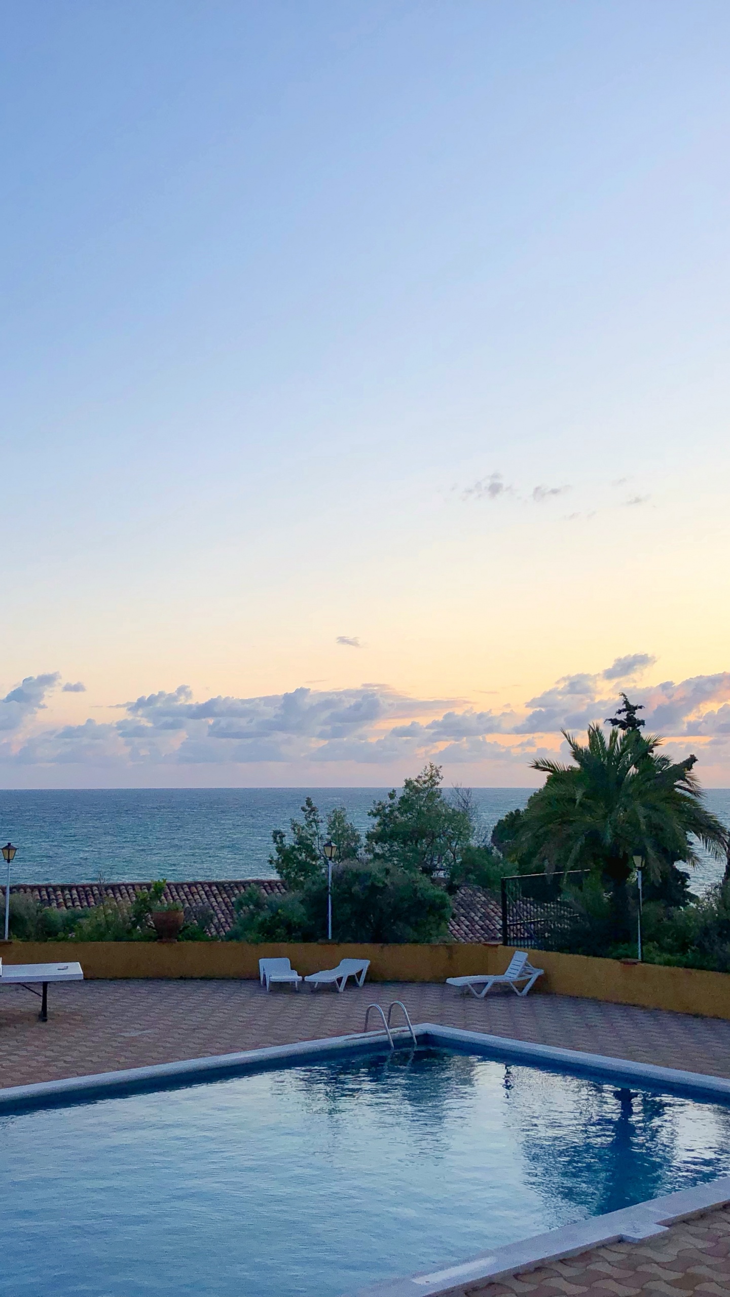 Обои прибежище, плавательный бассейн, недвижимость, пальмовые рощи, свойство в разрешении 1440x2560