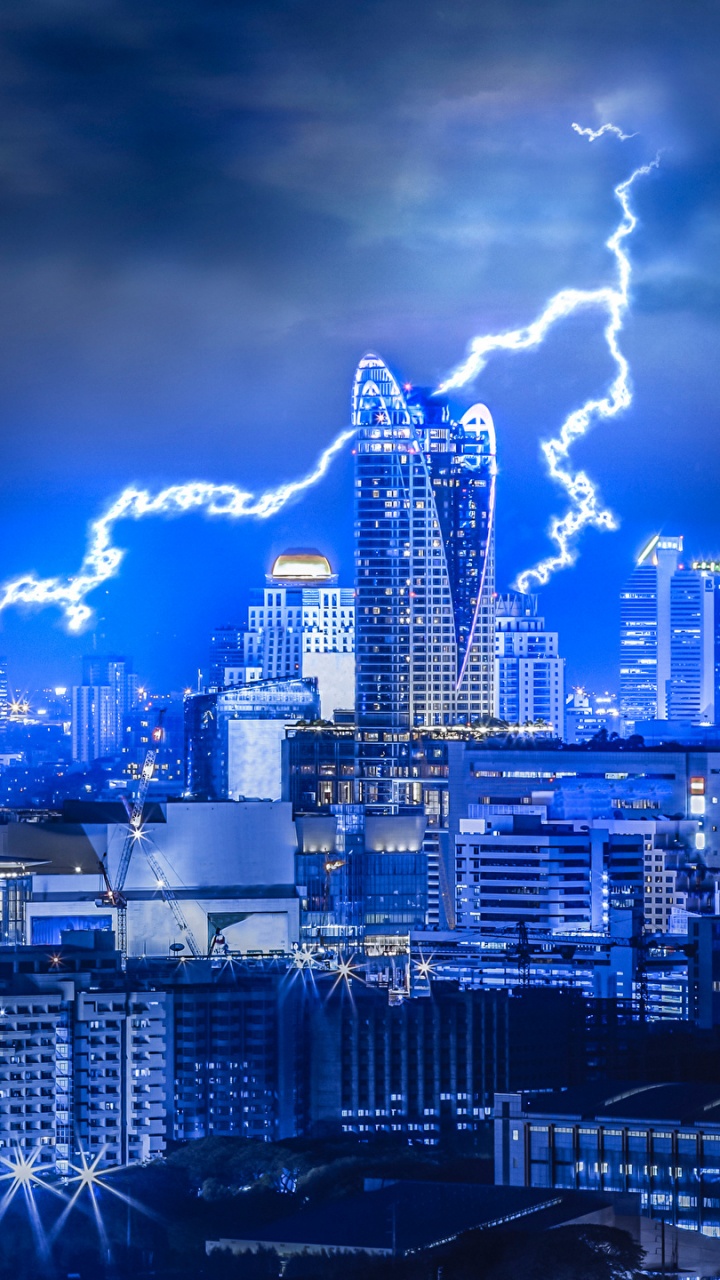 Обои удар молнии, молния, городской пейзаж, город, метрополия в разрешении 720x1280