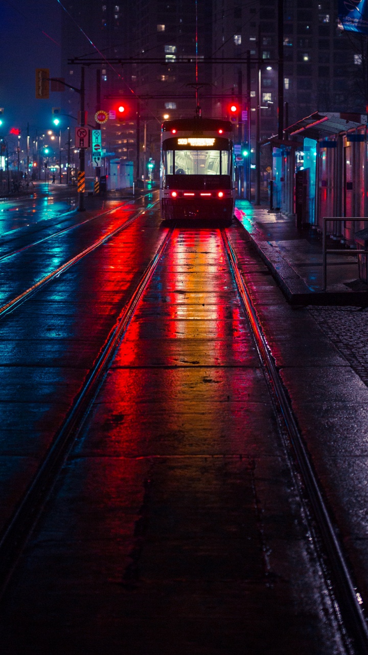 Обои автомобильное освещение, свет, пурпур, инфраструктура, асфальт в разрешении 720x1280