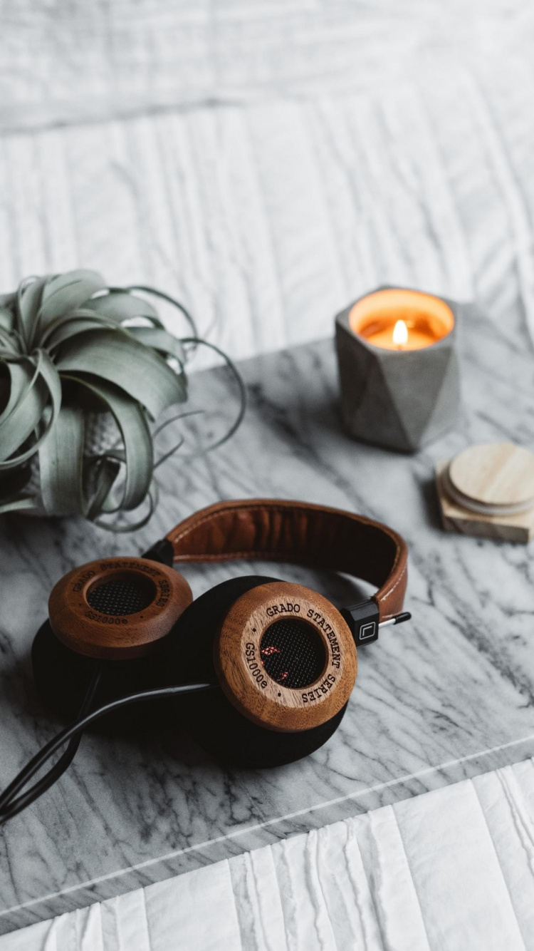 Обои наушники, микрофон, оратор, планшет, камера в разрешении 750x1334