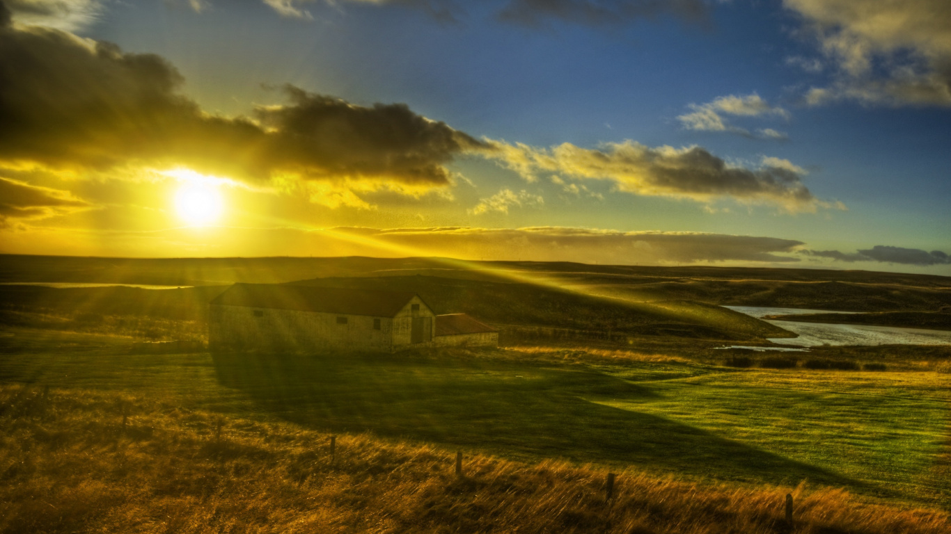 Обои Ферма, сенокосное угодье, солнечный свет, равнина, утро в разрешении 1366x768