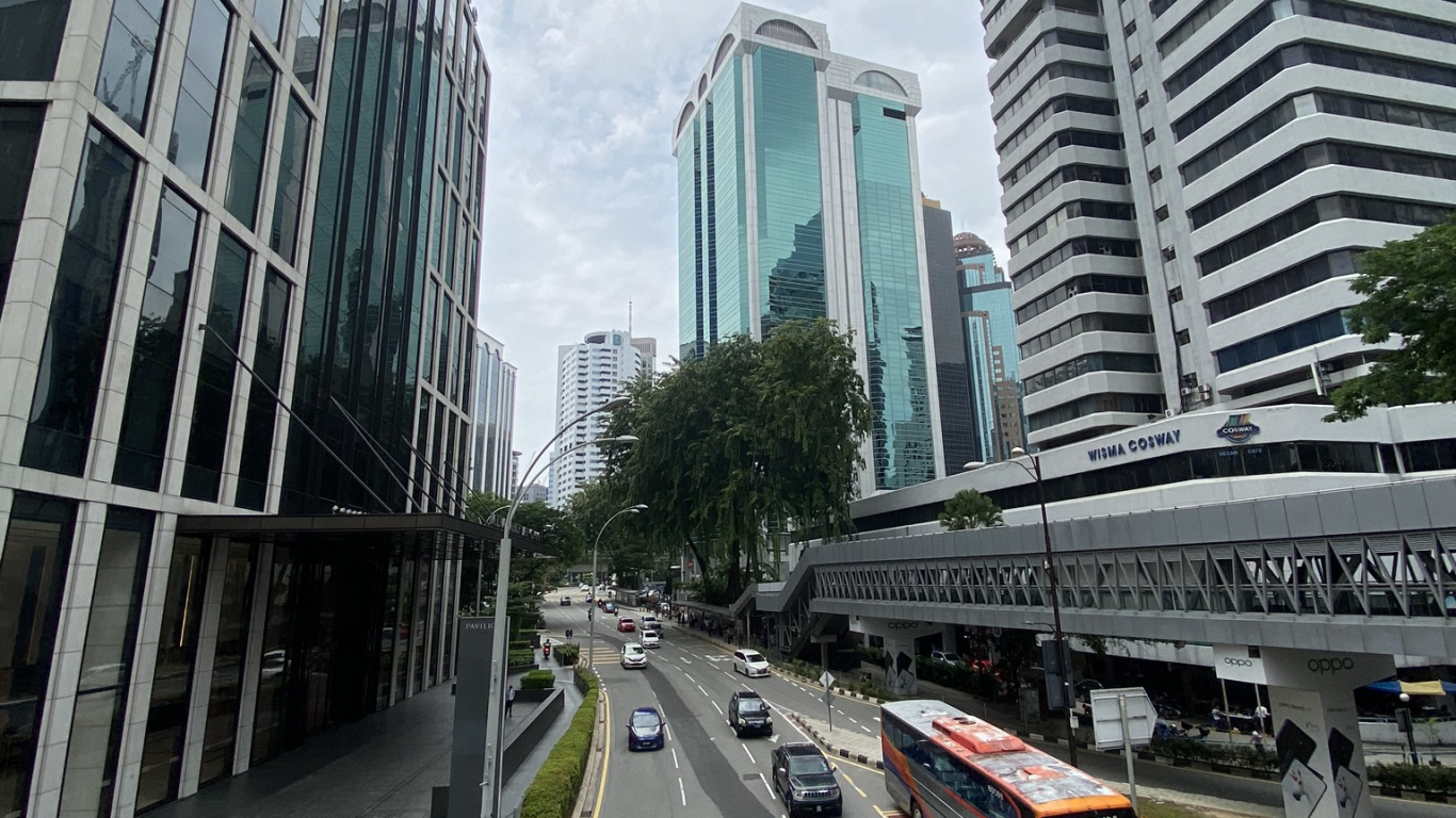 Обои Король, дорога, башня, природа, архитектура в разрешении 1366x768