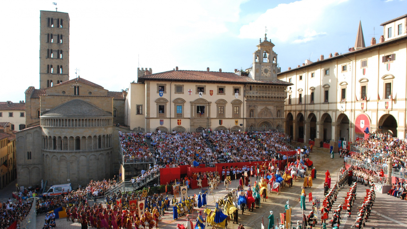 Обои Пьяцца Гранде, Giostra Дель Saracino, городская площадь, толпа, город в разрешении 1366x768
