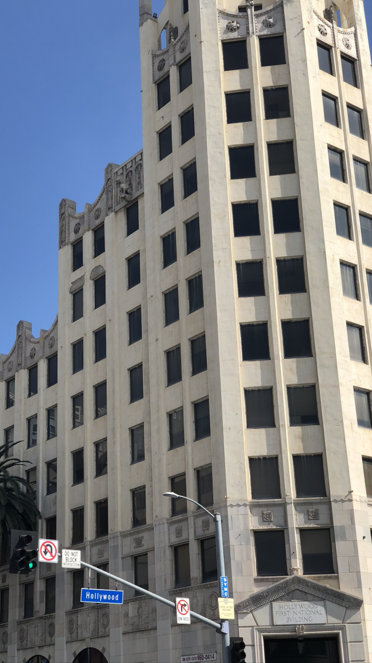 Обои Голливуд, туризм, окно, коммерческое здание, здание в разрешении 750x1334