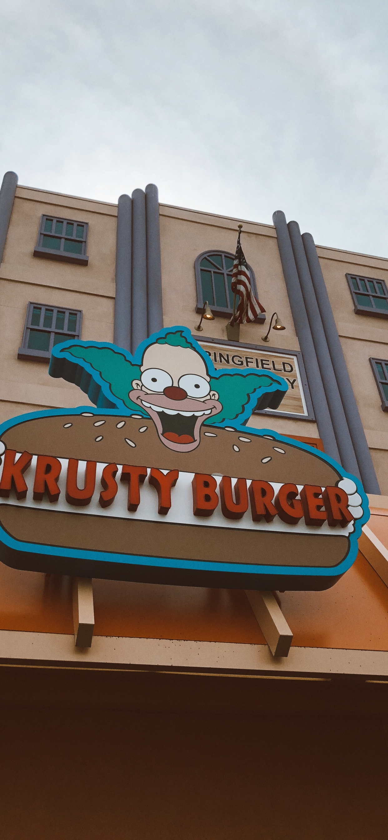 Обои Симпсоны, фасад, вывеска в разрешении 1242x2688