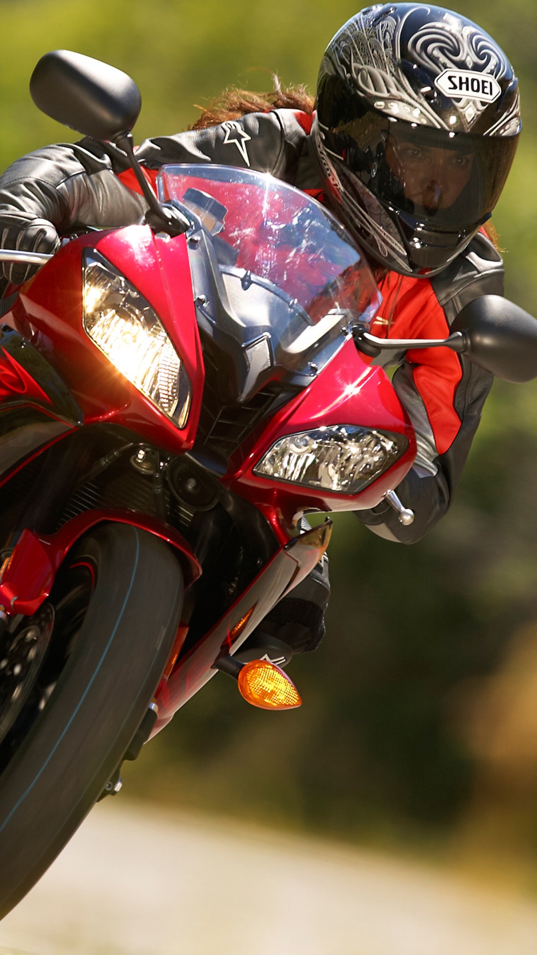 Обои мотоцикл, мотоциклетный шлем, супербайк, супермото, мотоспорт в разрешении 1080x1920