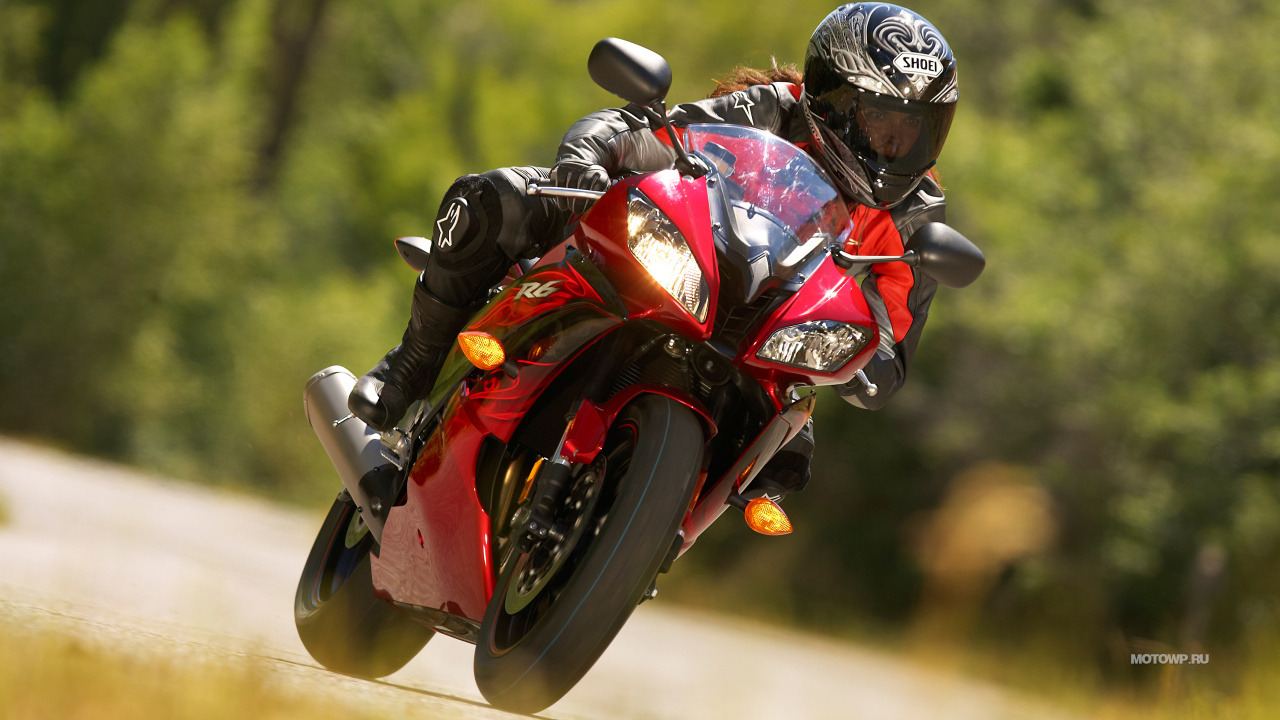 Обои мотоцикл, мотоциклетный шлем, супербайк, супермото, мотоспорт в разрешении 1280x720