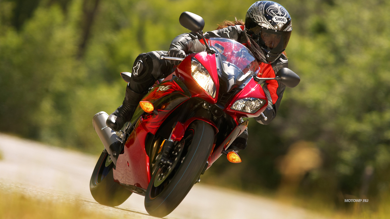 Обои мотоцикл, мотоциклетный шлем, супербайк, супермото, мотоспорт в разрешении 1366x768