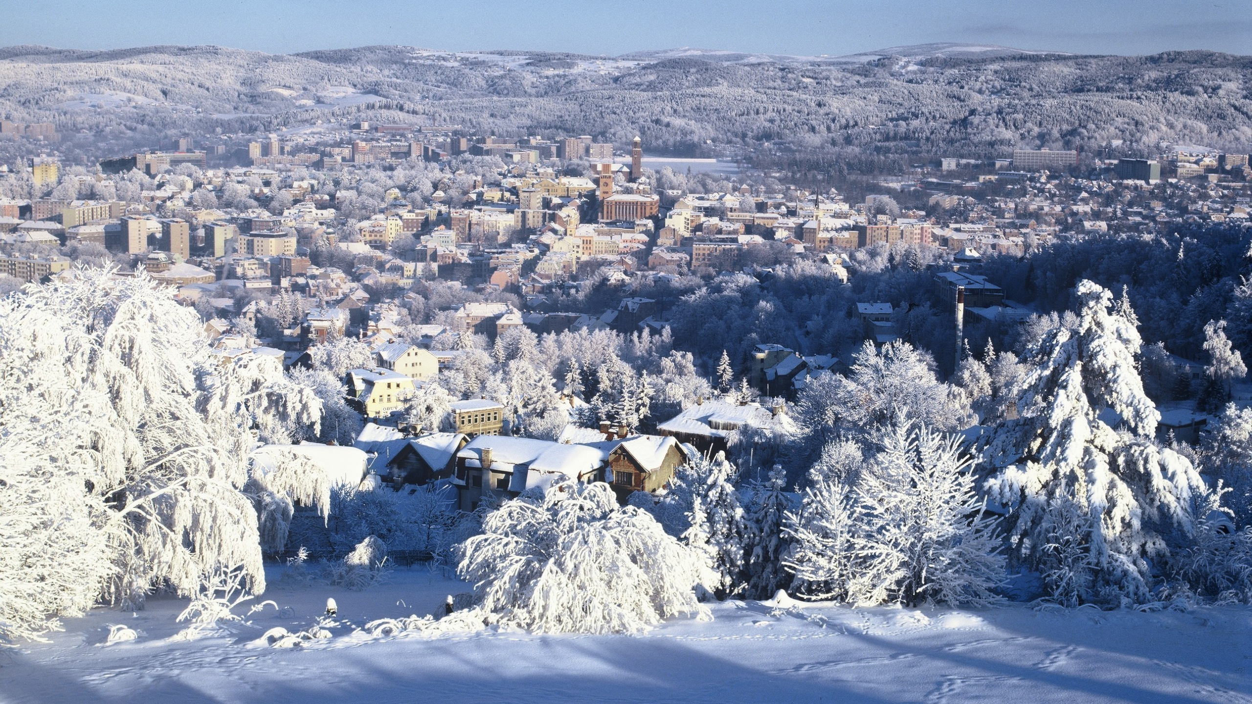 Обои зима, Ubytovn у куб, снег, замораживание, гора в разрешении 2560x1440