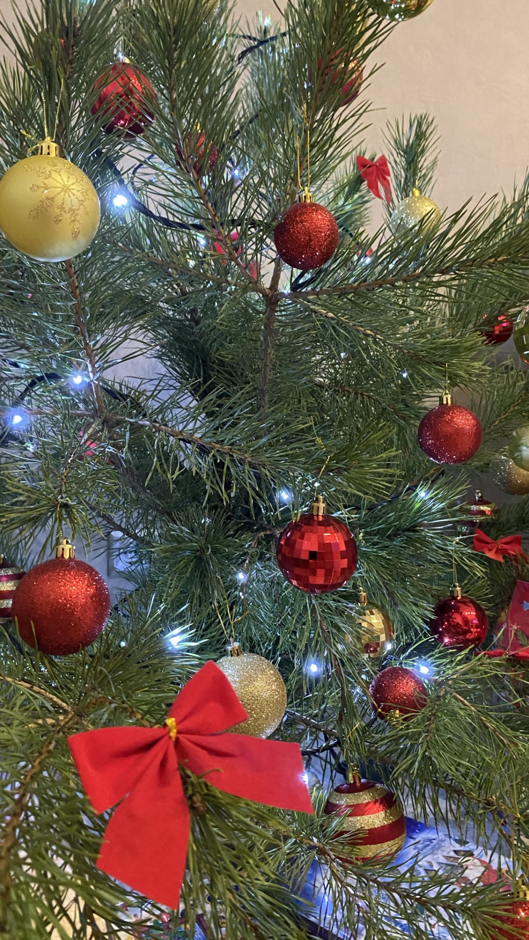 Обои рождественский орнамент, Рождественский день, елка, пихта, событие в разрешении 1080x1920