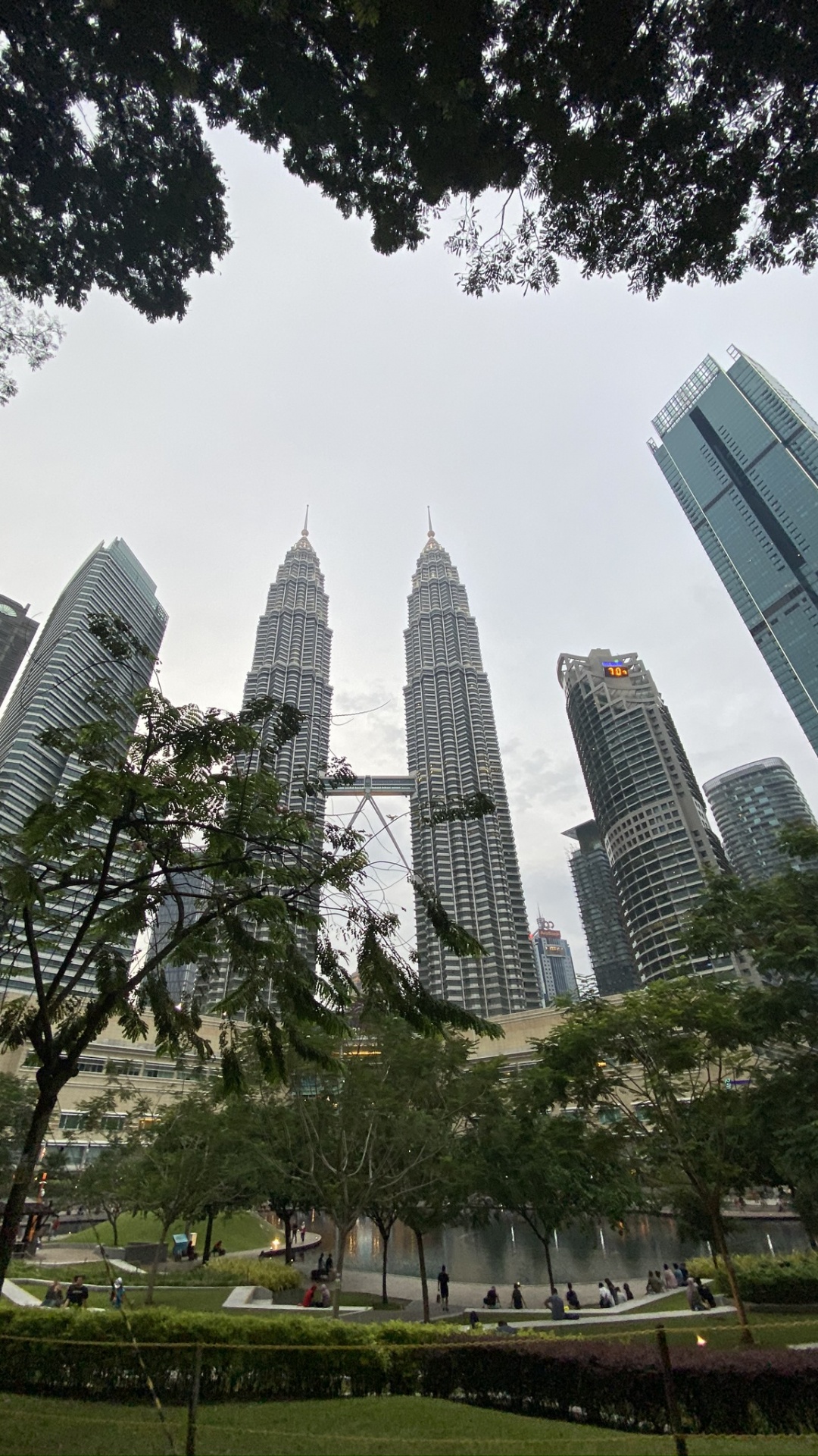 Обои башни петронас, Куала Лумпур, Малайзия, башни-близнецы Петронас, башня в разрешении 1080x1920