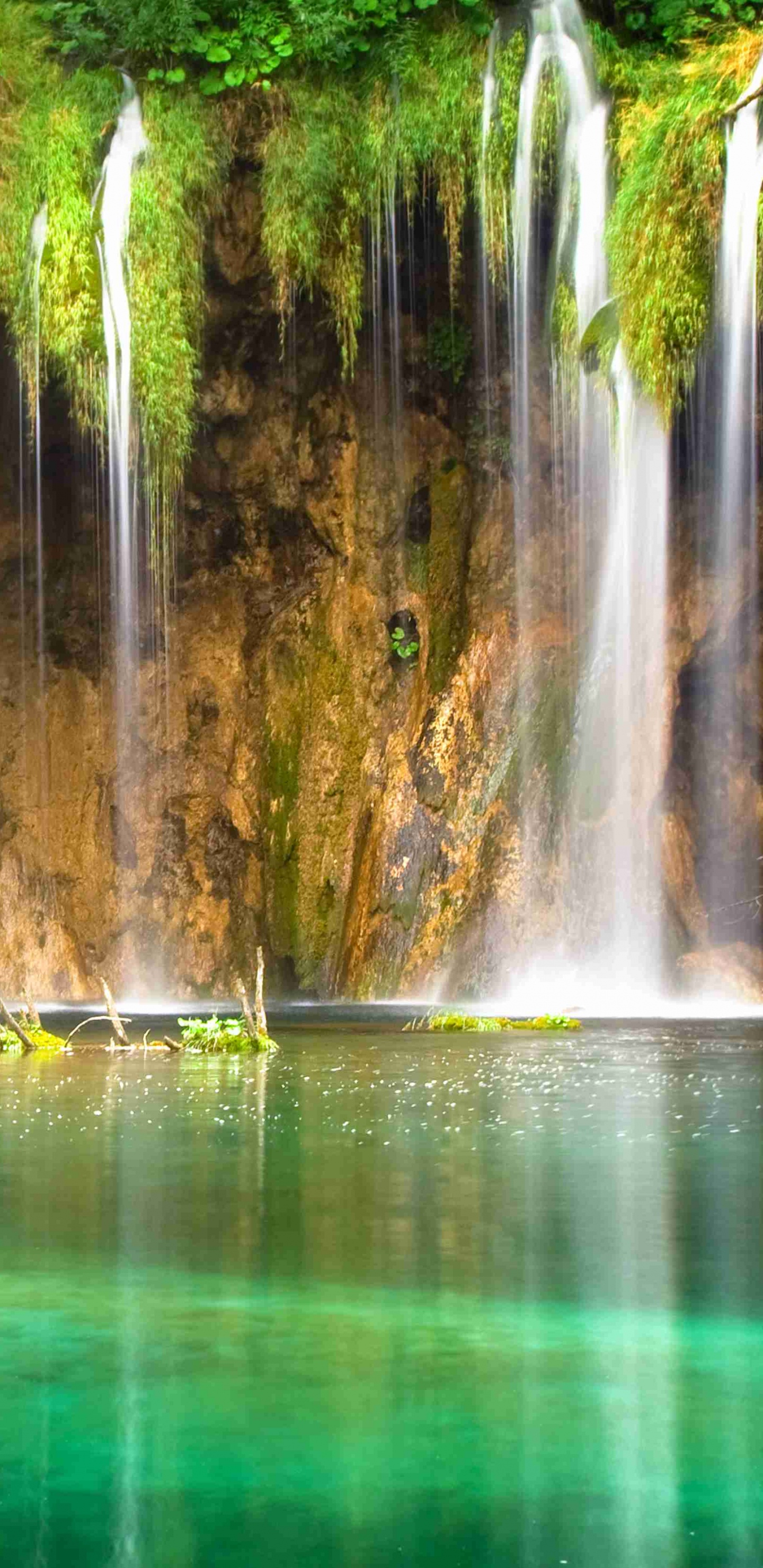 Обои водопад, водоем, природный ландшафт, гидроресурсы, природа в разрешении 1440x2960